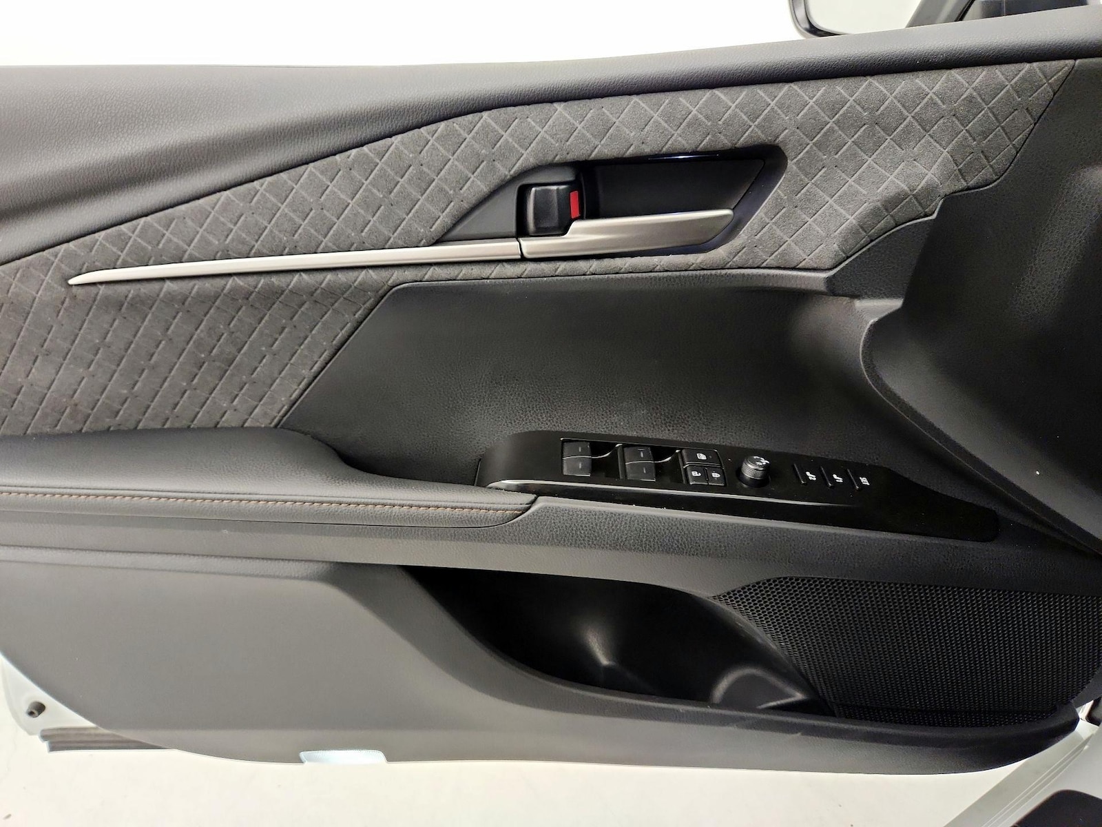 2026 Toyota Camry XLE - Photo 13
