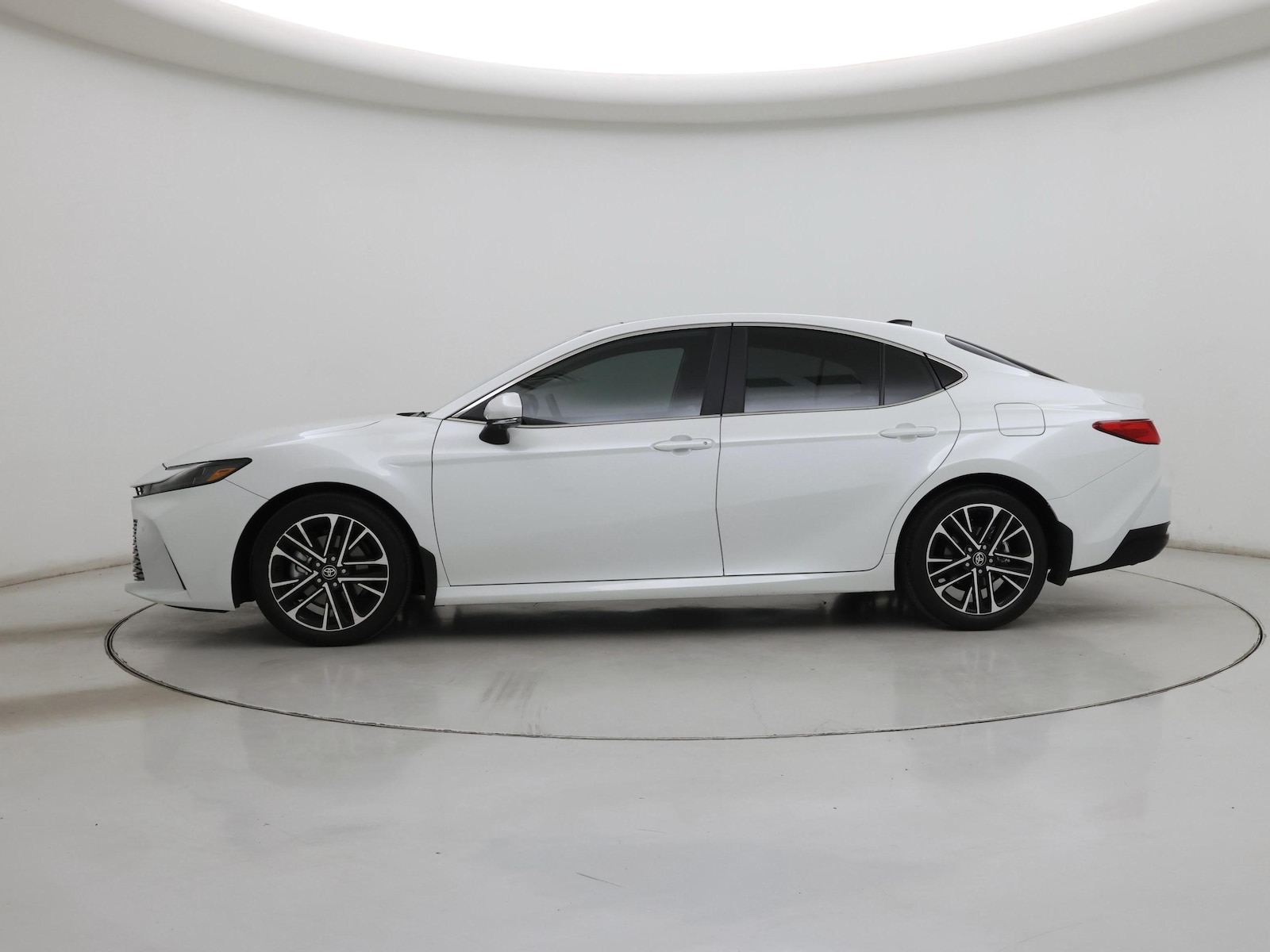 2026 Toyota Camry XLE - Photo 4