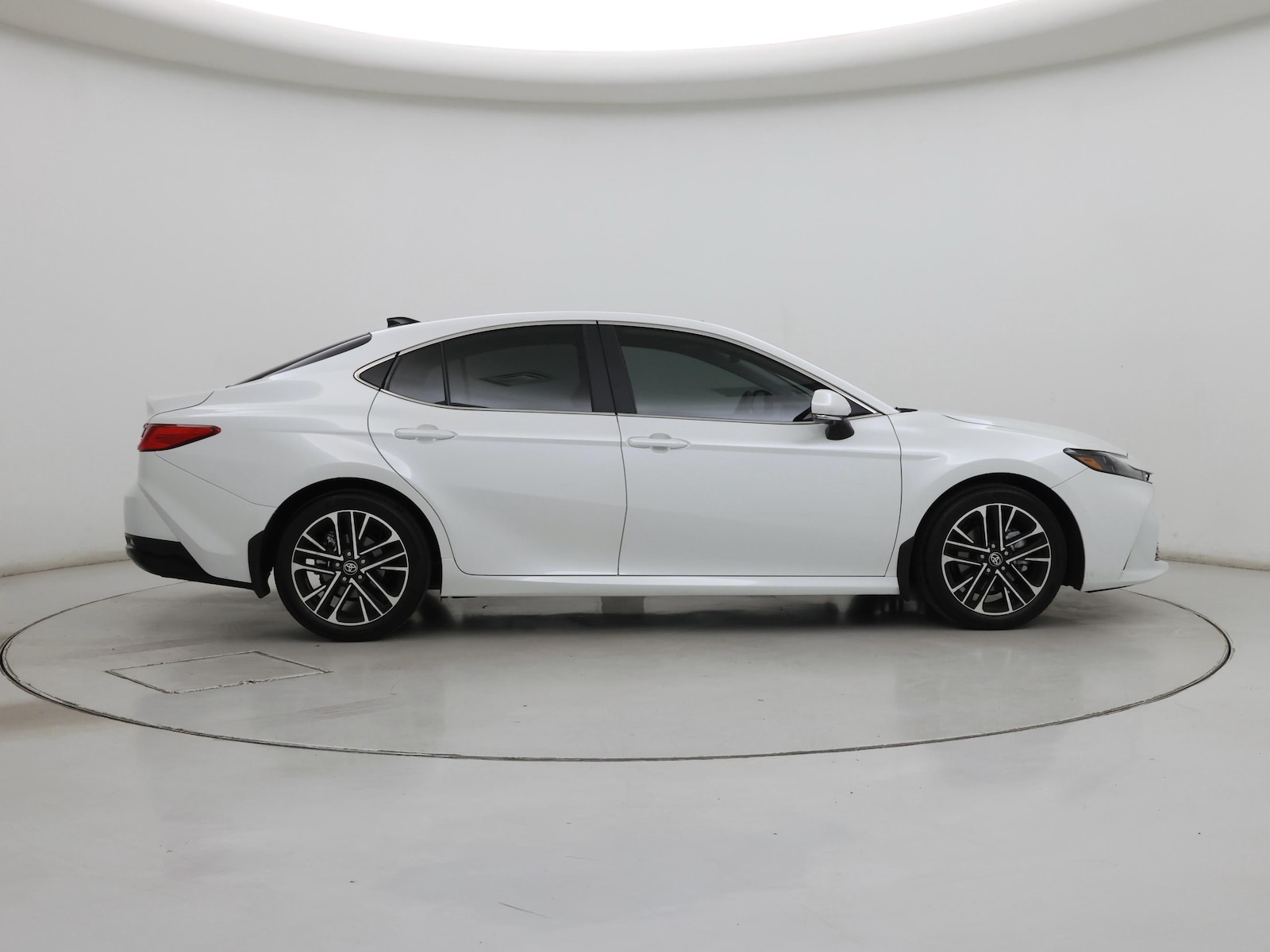 2026 Toyota Camry XLE - Photo 8