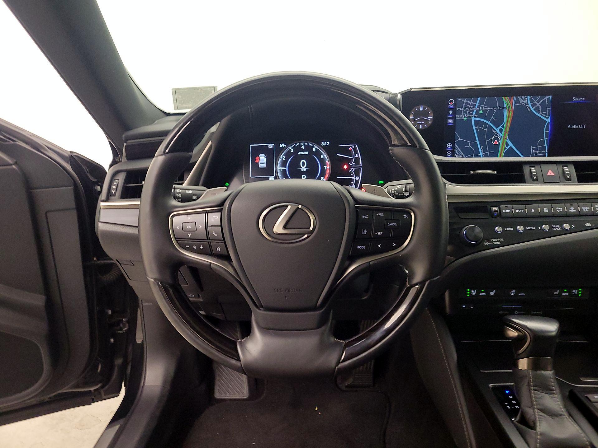 Thumbnail: 2020 Lexus ES - 10