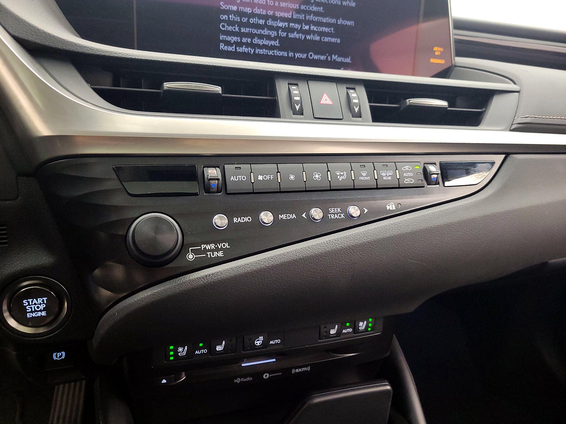 Thumbnail: 2020 Lexus ES - 17