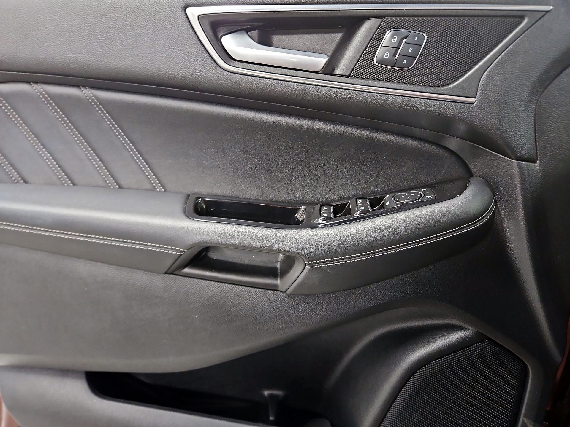Thumbnail: 2016 Ford Edge - 12