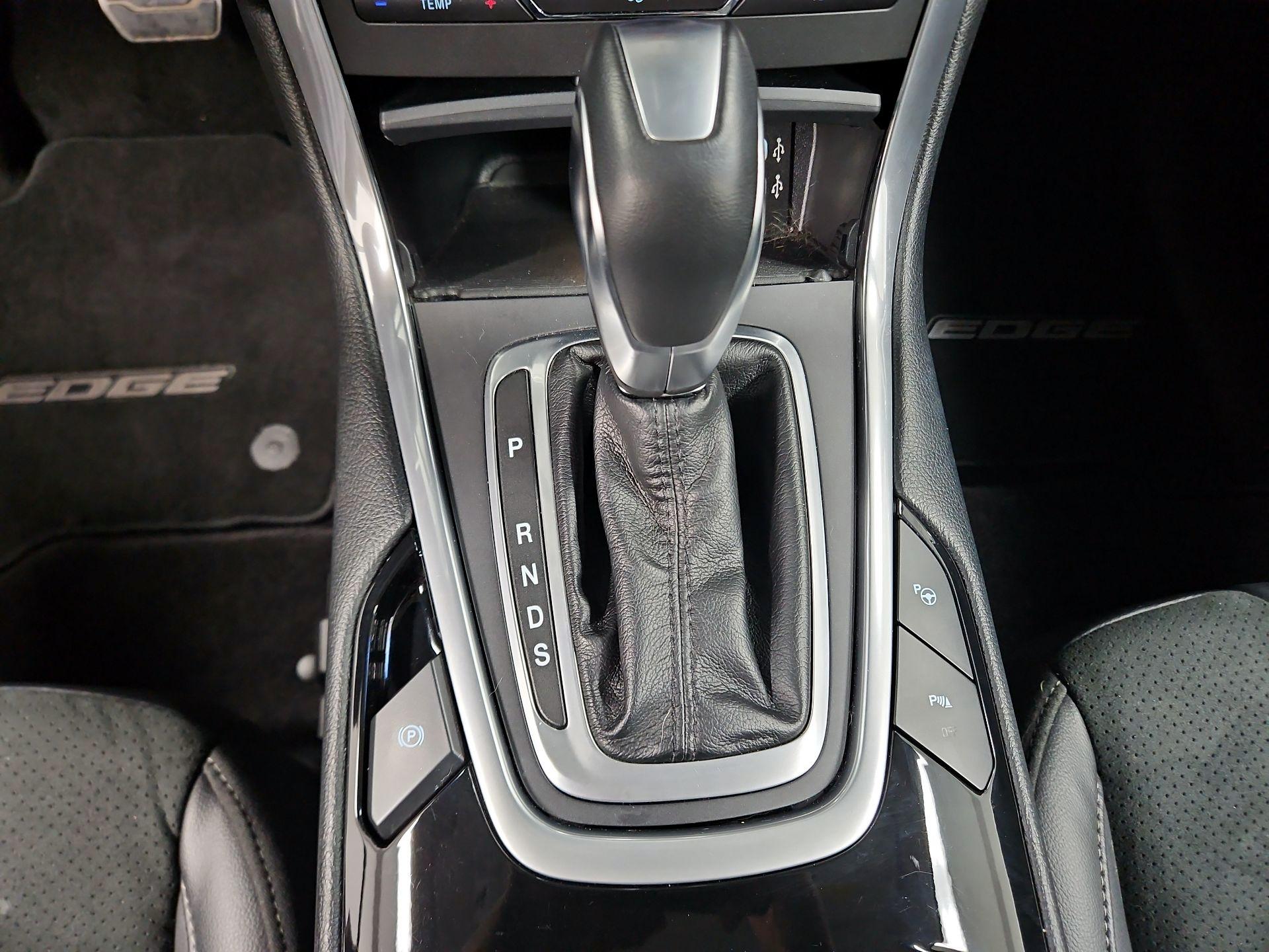 Thumbnail: 2016 Ford Edge - 18