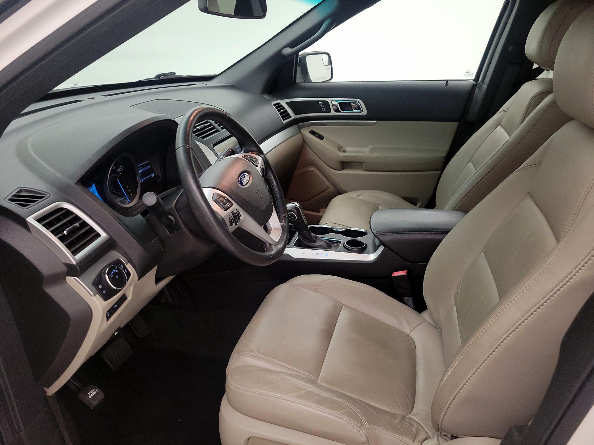 Thumbnail: 2015 Ford Explorer - 11