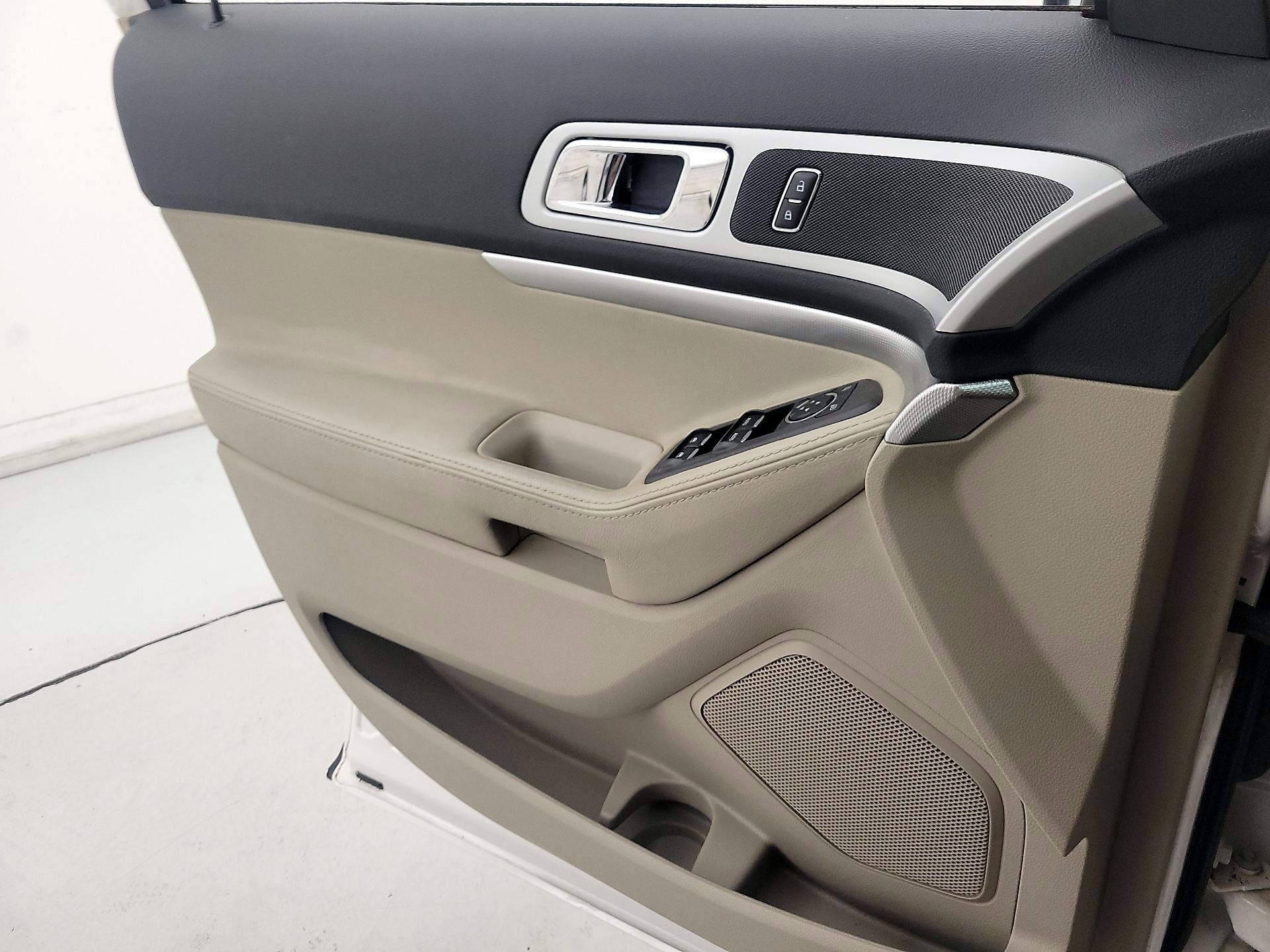 Thumbnail: 2015 Ford Explorer - 12