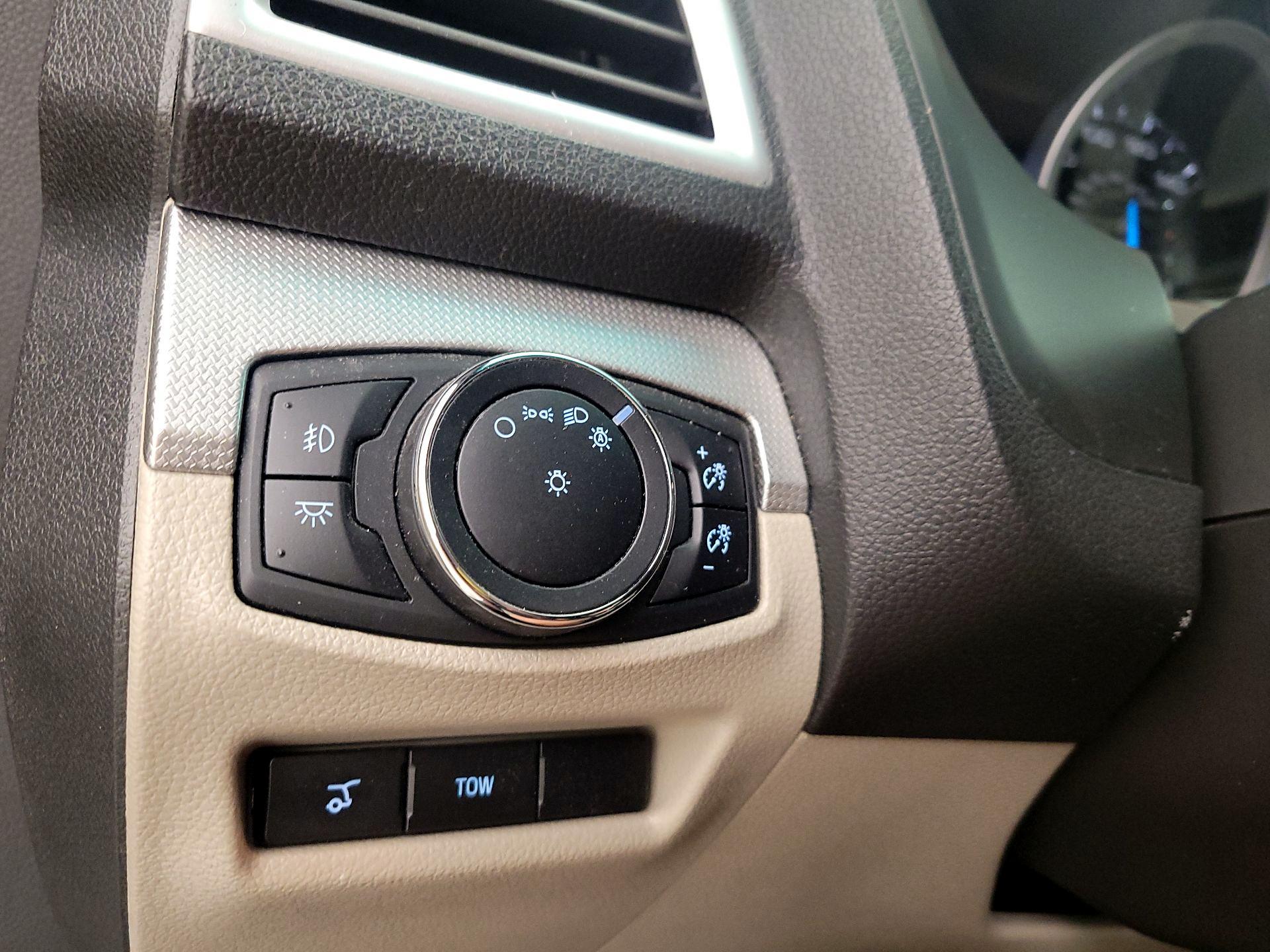 Thumbnail: 2015 Ford Explorer - 13