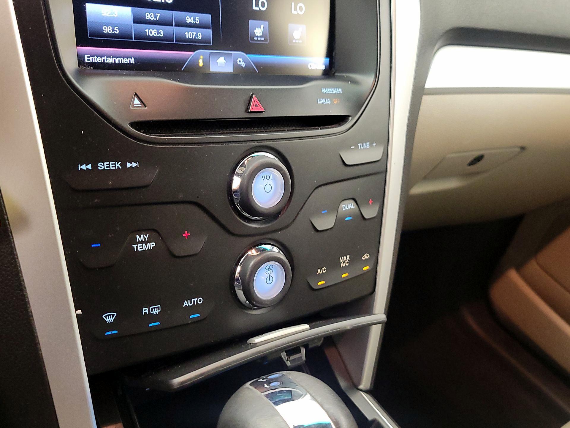 Thumbnail: 2015 Ford Explorer - 16