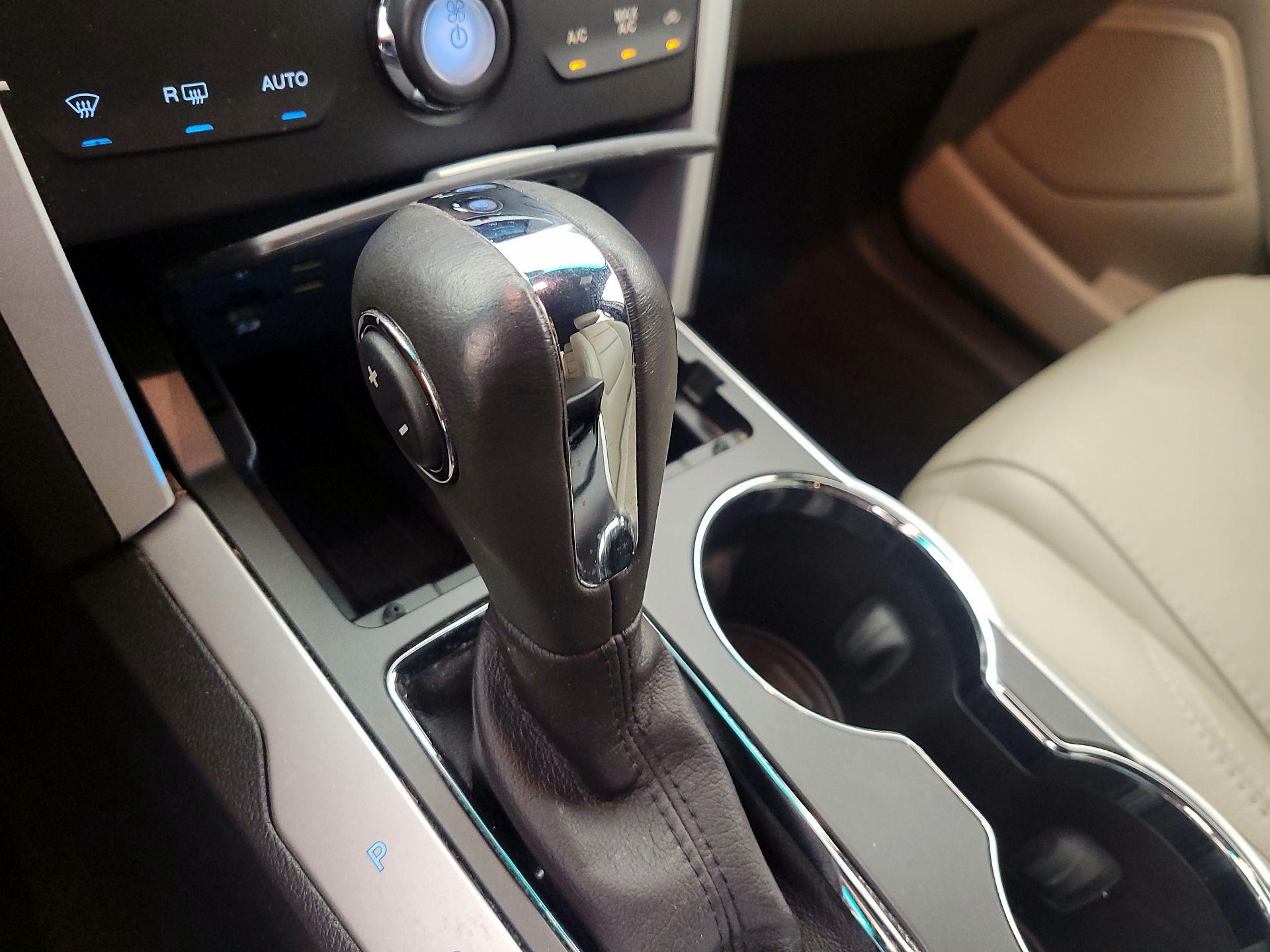 Thumbnail: 2015 Ford Explorer - 17