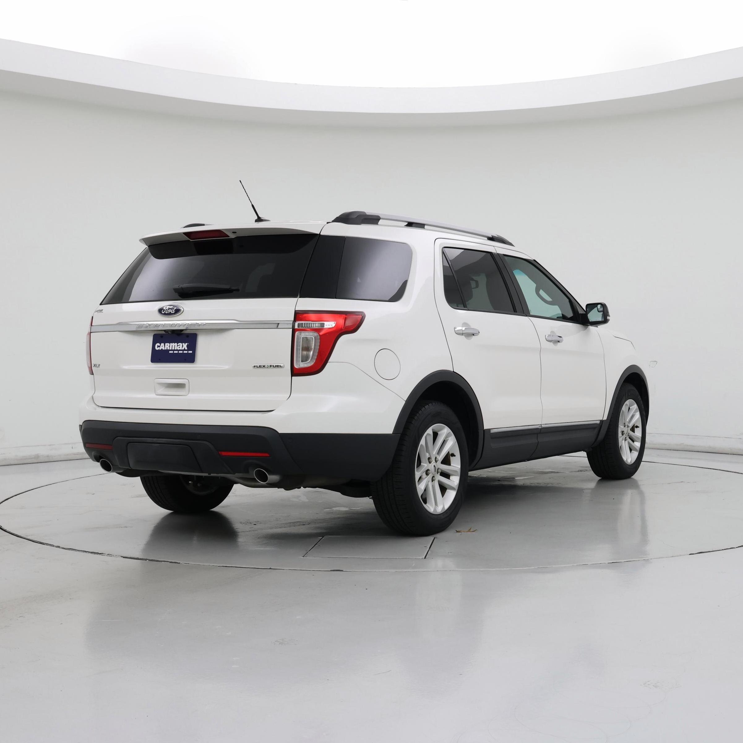 Thumbnail: 2015 Ford Explorer - 8