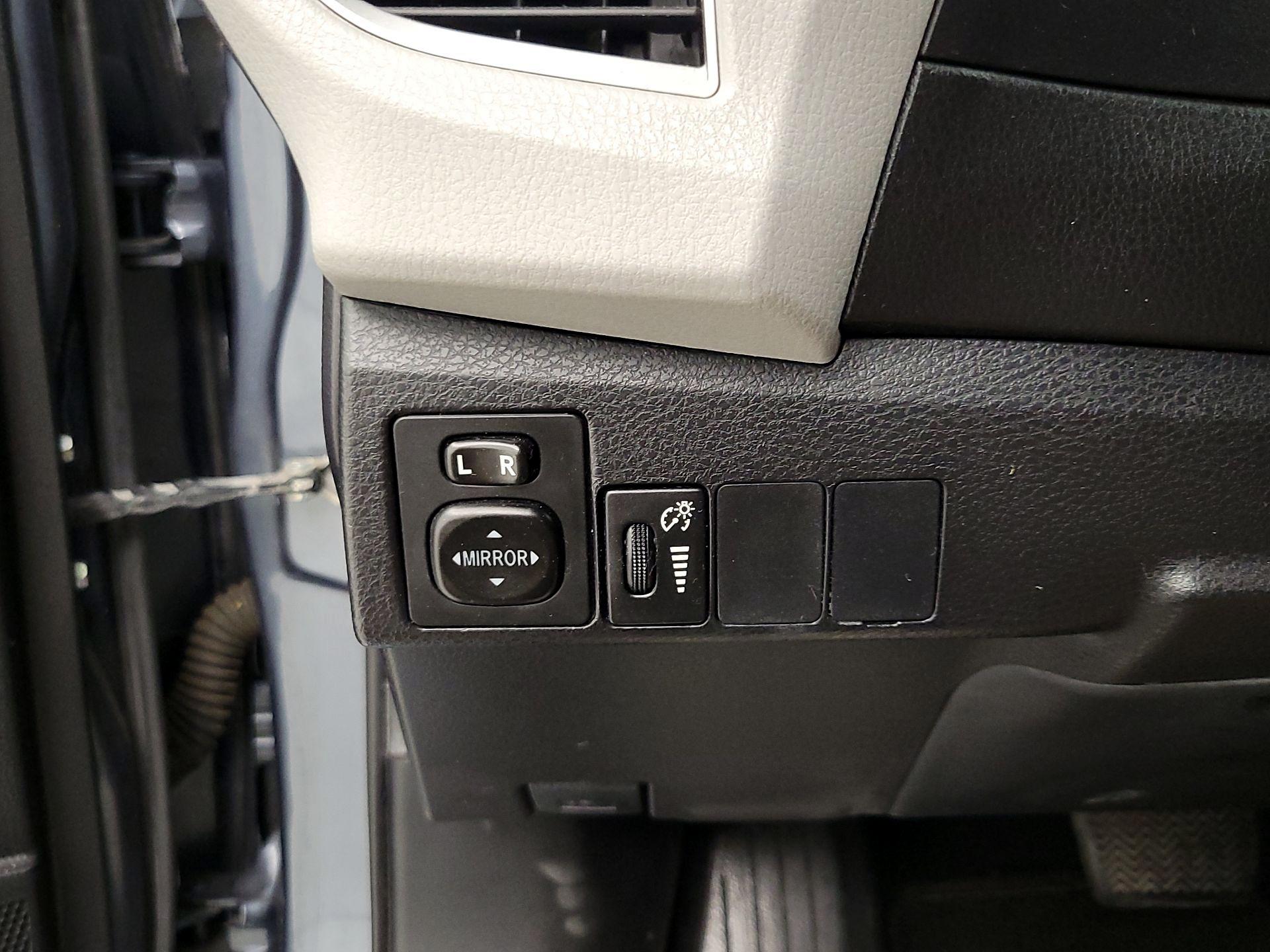 Thumbnail: 2015 Toyota Corolla - 13