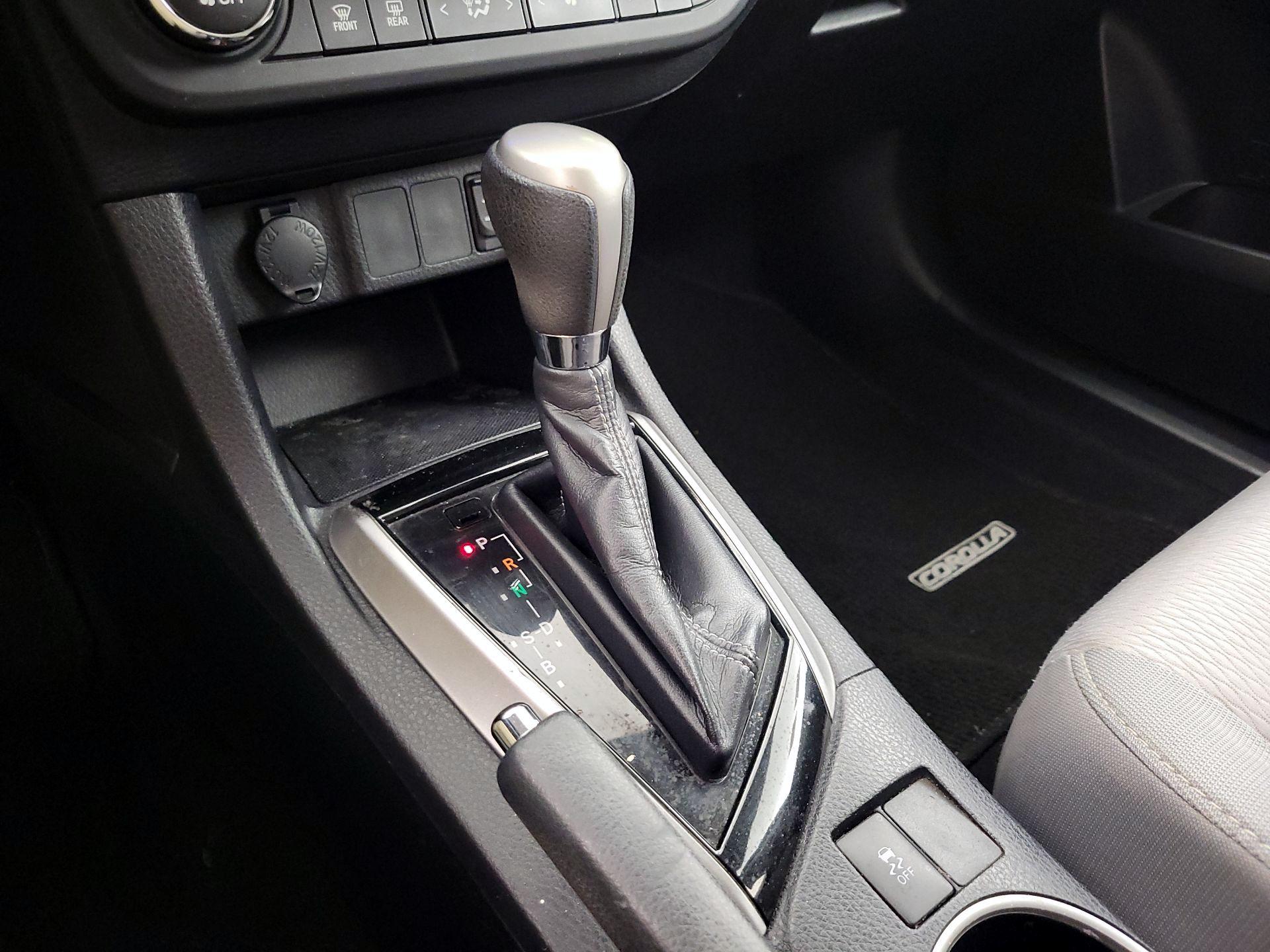 Thumbnail: 2015 Toyota Corolla - 17