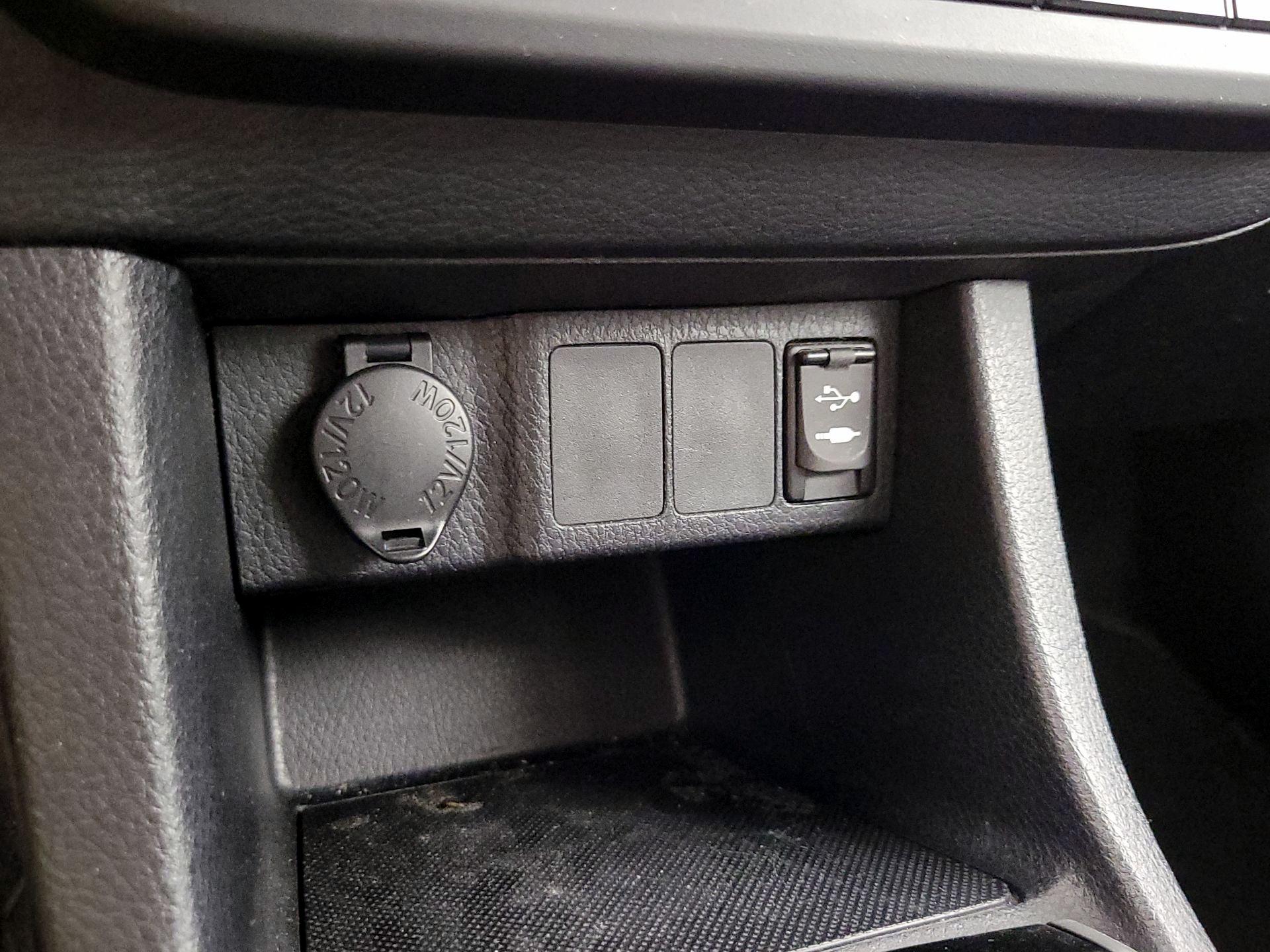 Thumbnail: 2015 Toyota Corolla - 18
