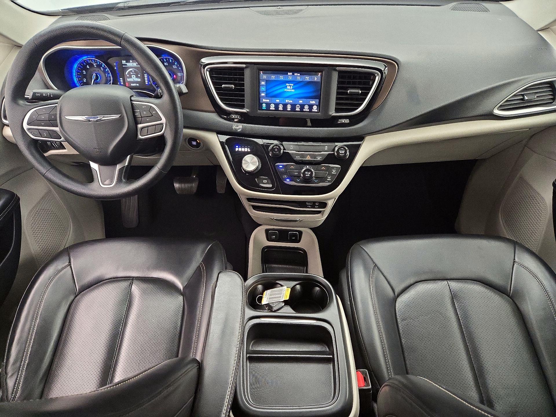 Thumbnail: 2020 Chrysler Voyager - 9