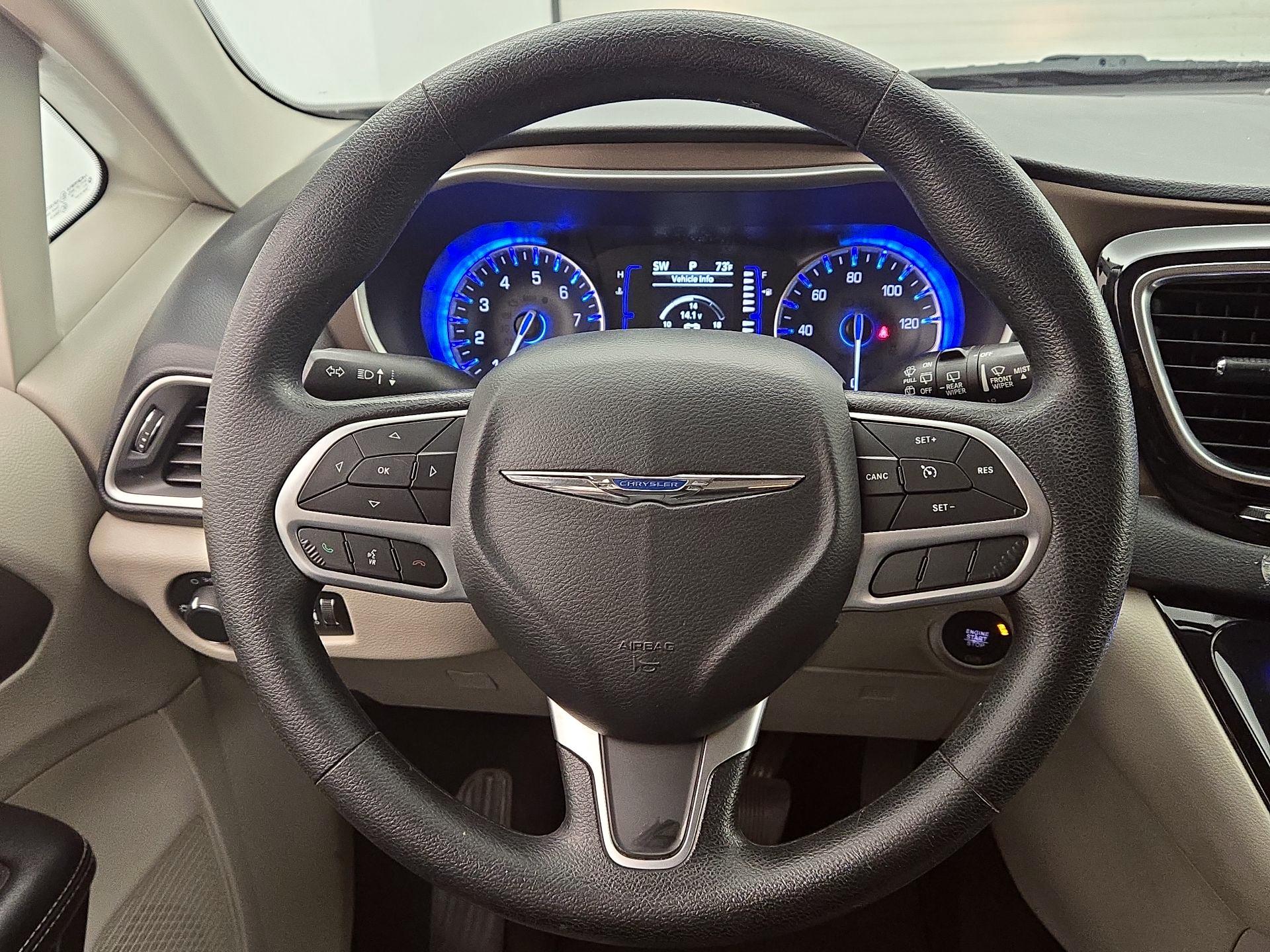 Thumbnail: 2020 Chrysler Voyager - 10