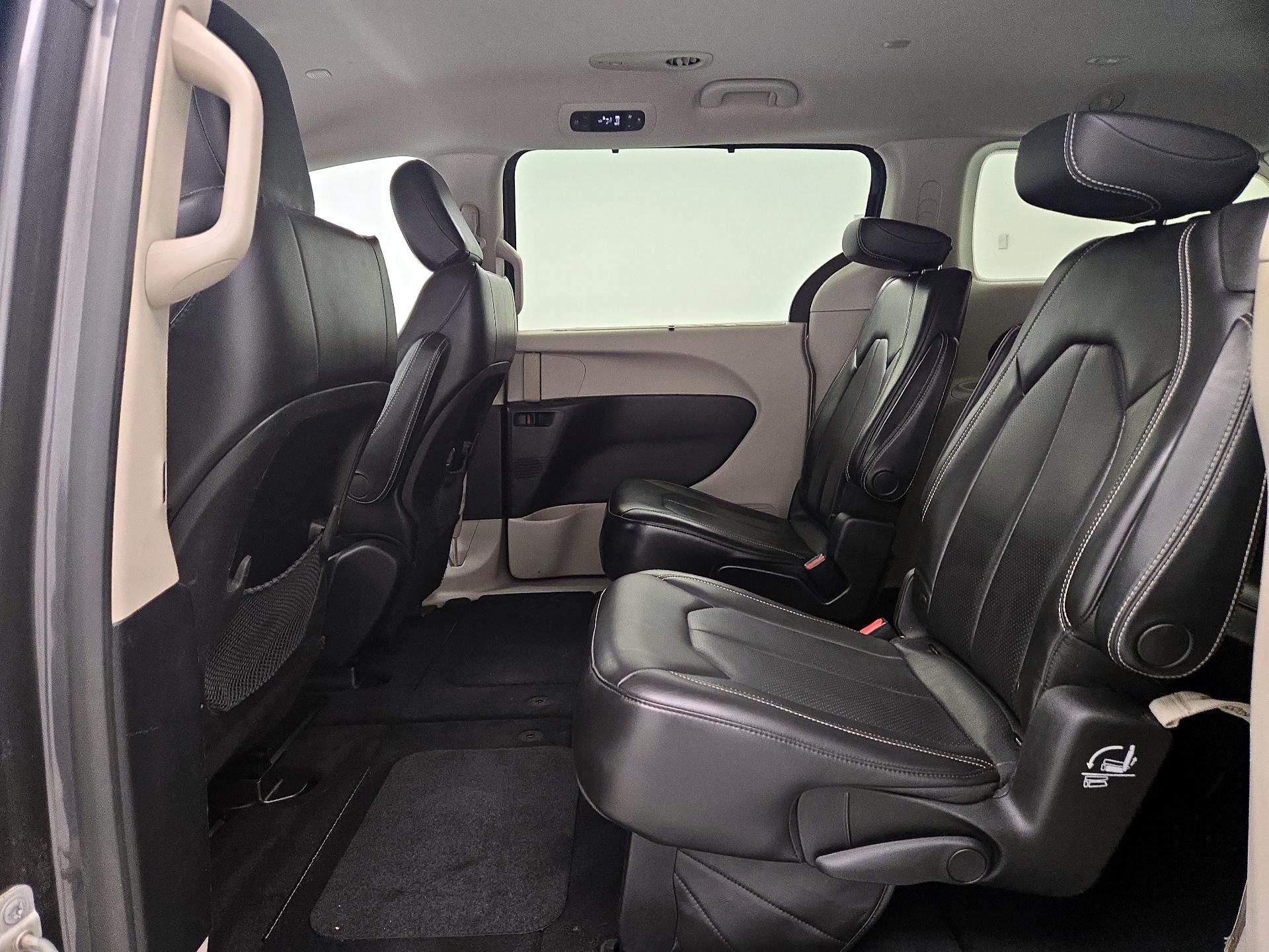 Thumbnail: 2020 Chrysler Voyager - 19