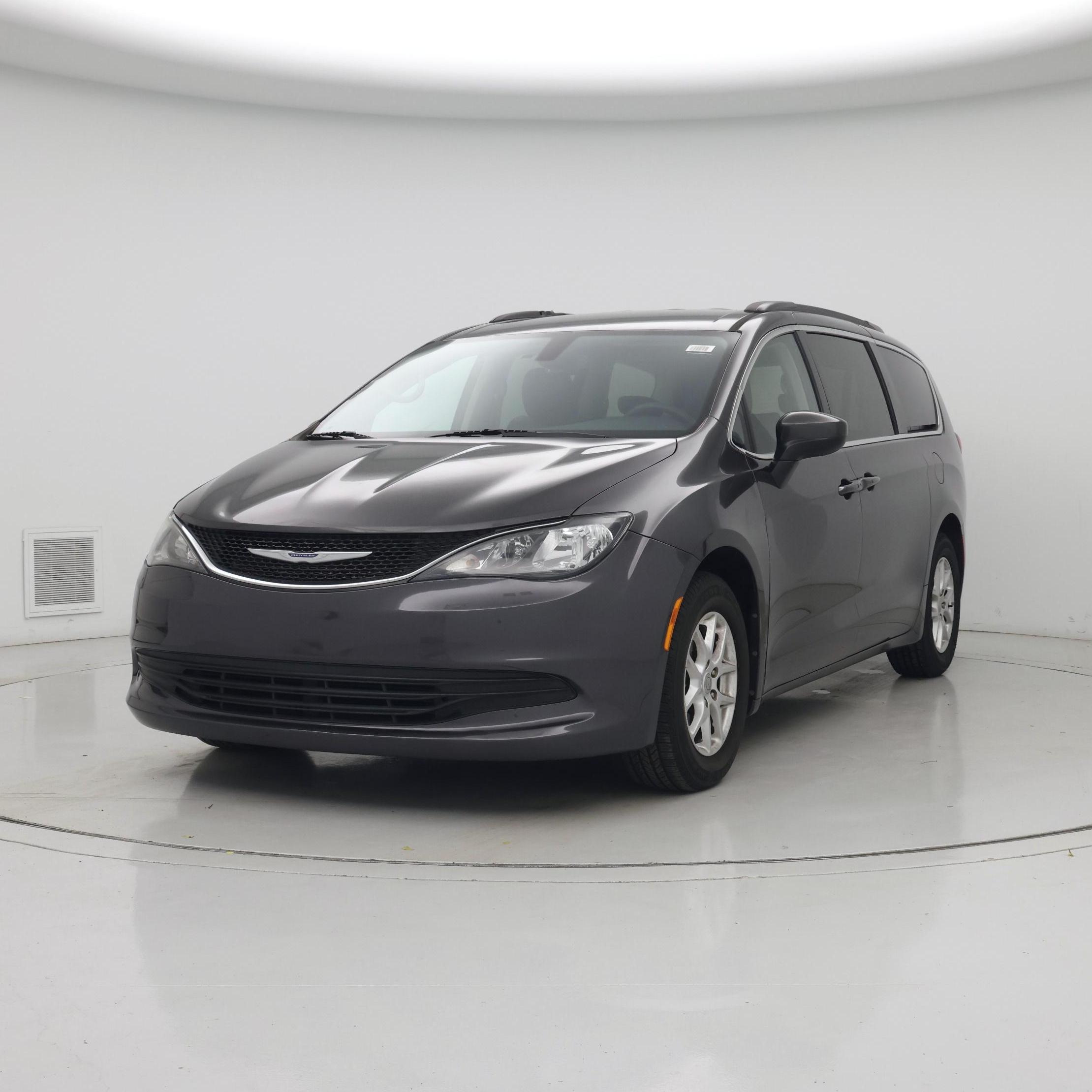 Thumbnail: 2020 Chrysler Voyager - 4