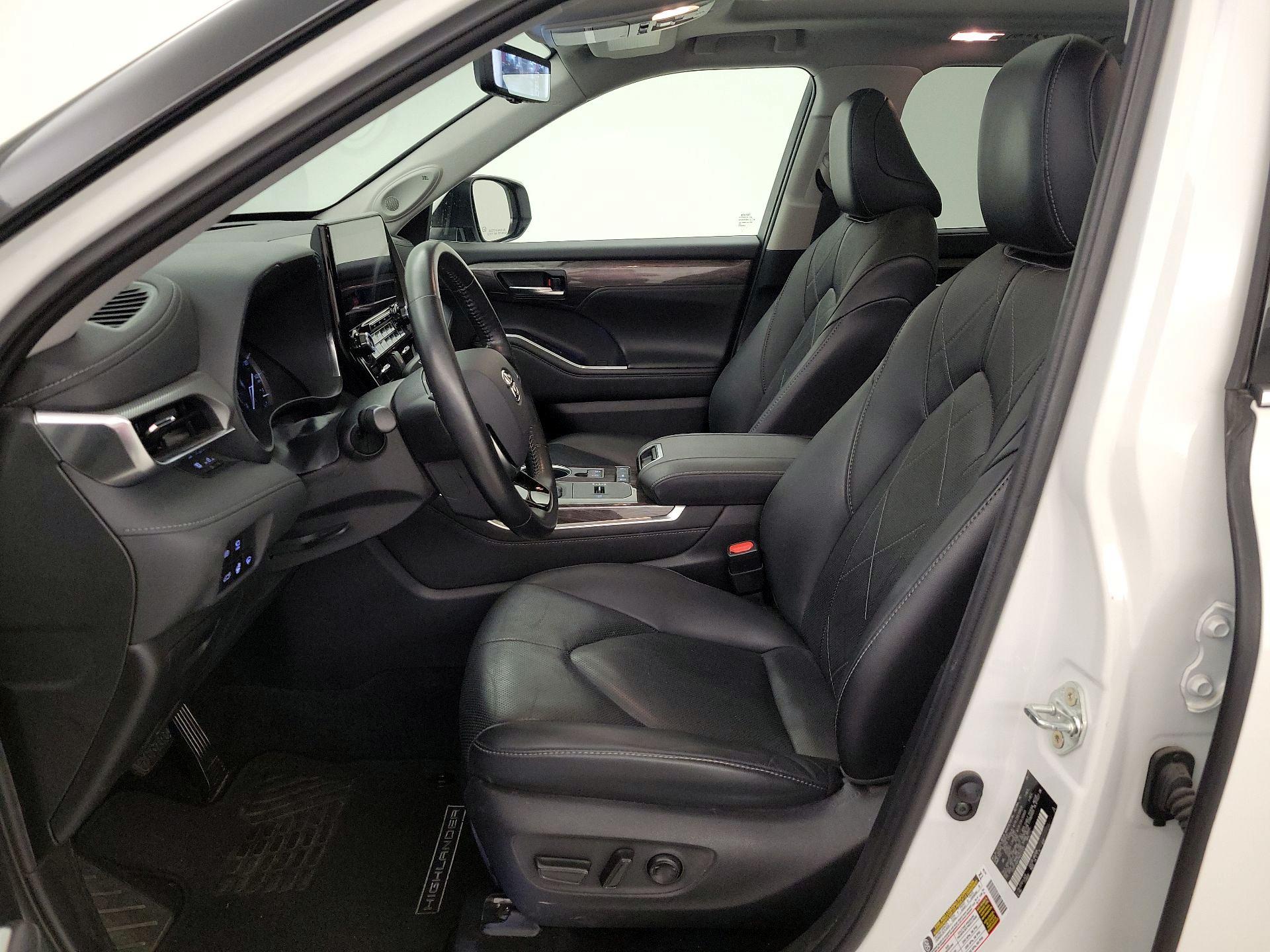 Thumbnail: 2021 Toyota Highlander - 11