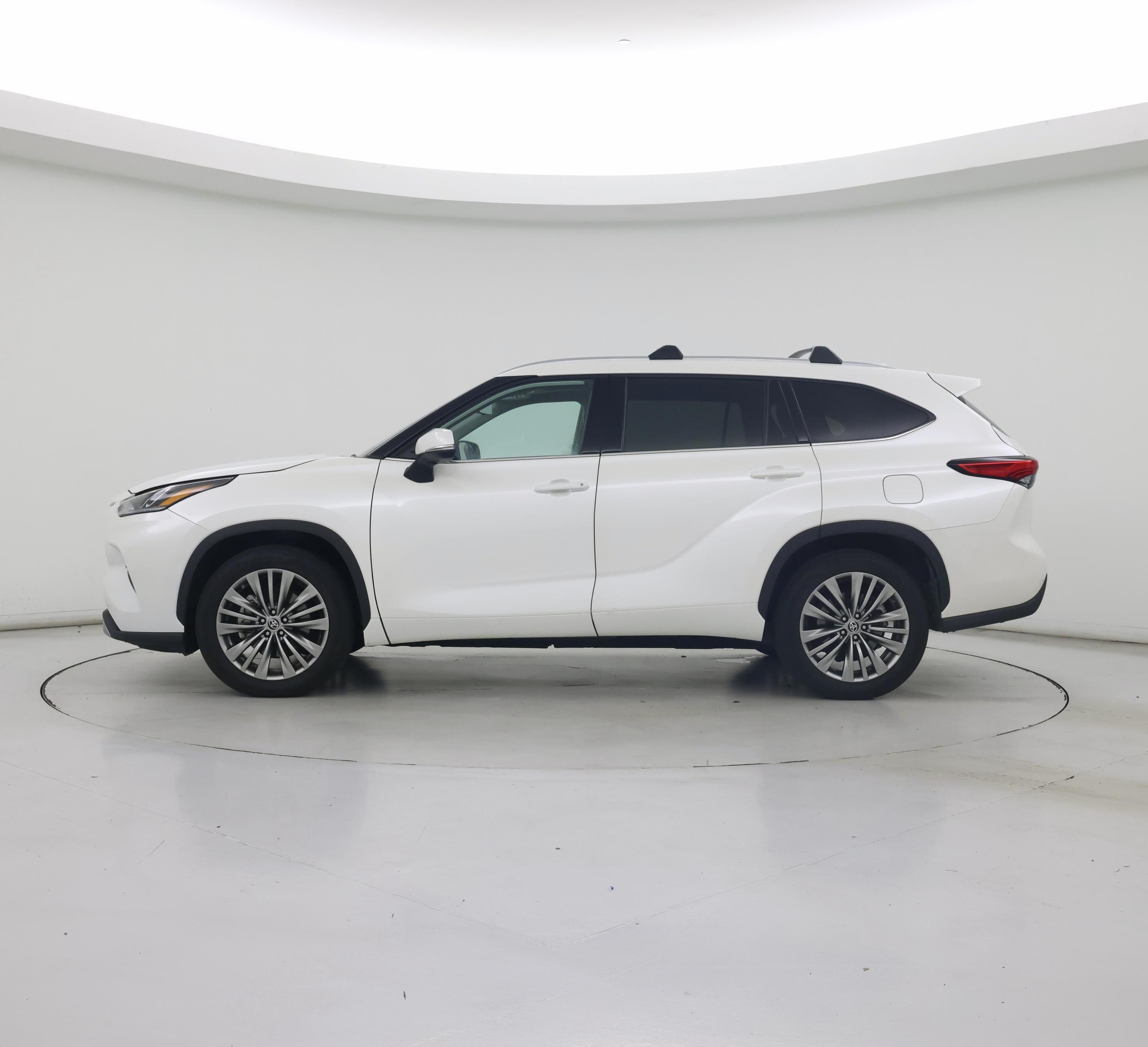 Thumbnail: 2021 Toyota Highlander - 3
