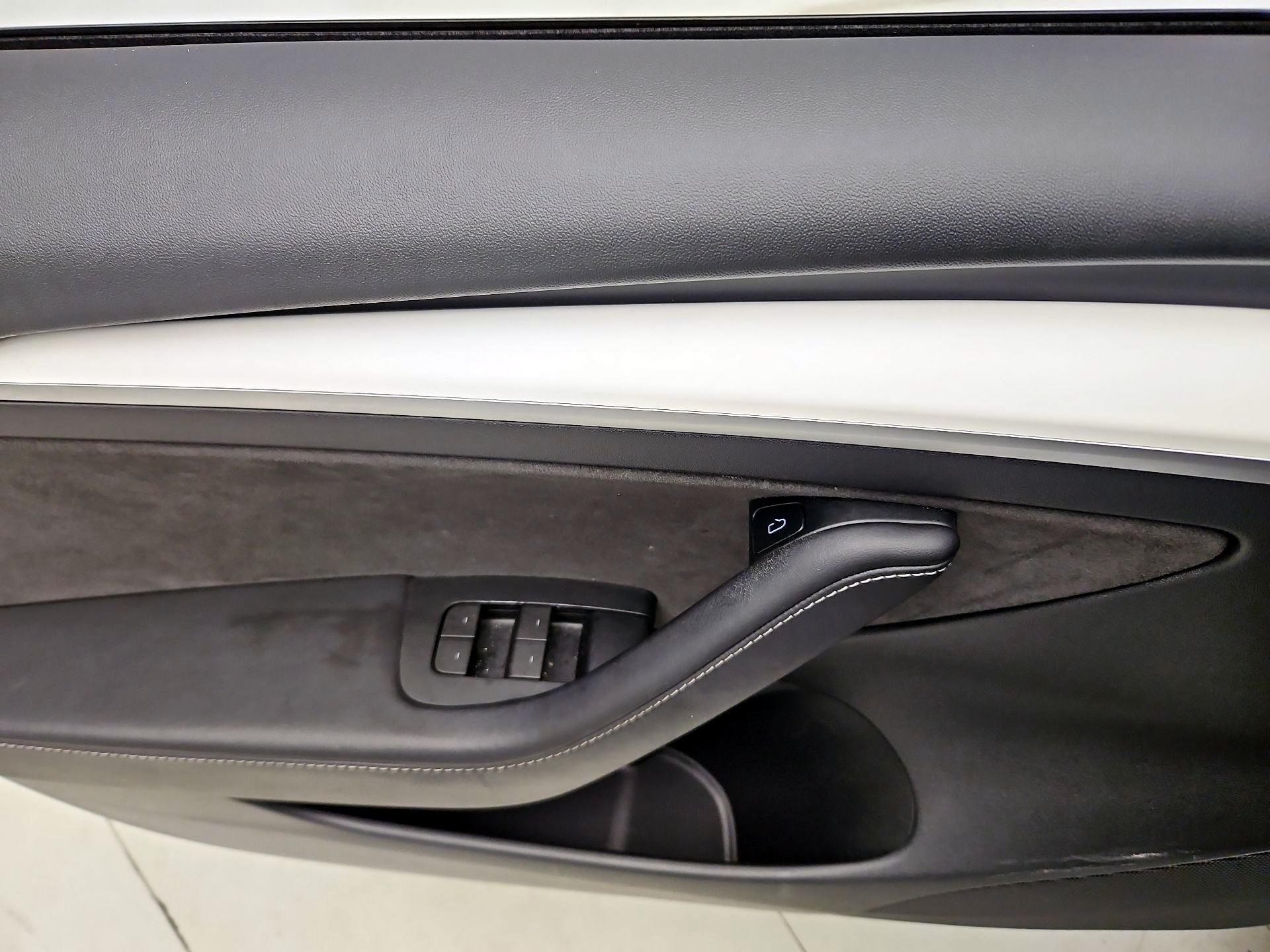 Thumbnail: 2023 Tesla Model 3 - 12