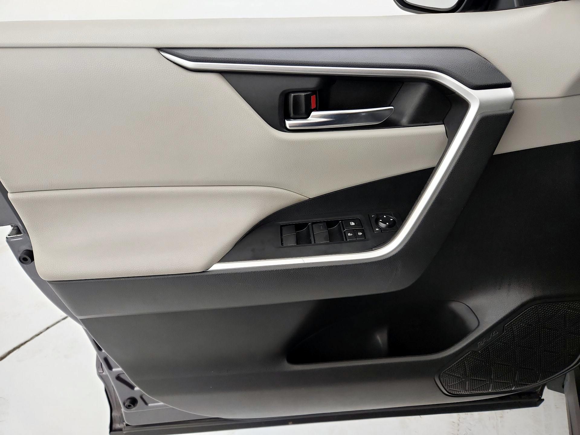 Thumbnail: 2025 Toyota RAV4 - 12