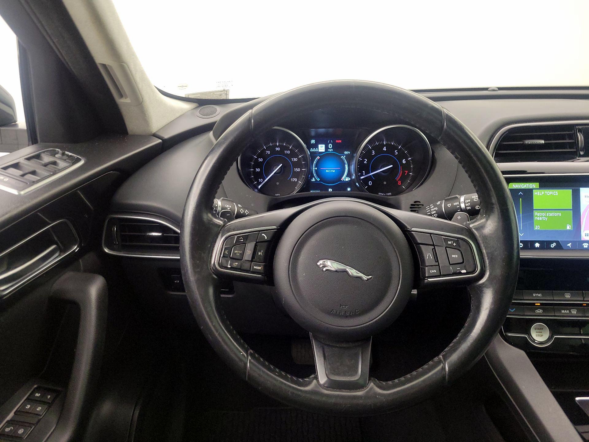 Thumbnail: 2020 Jaguar F-Pace - 10