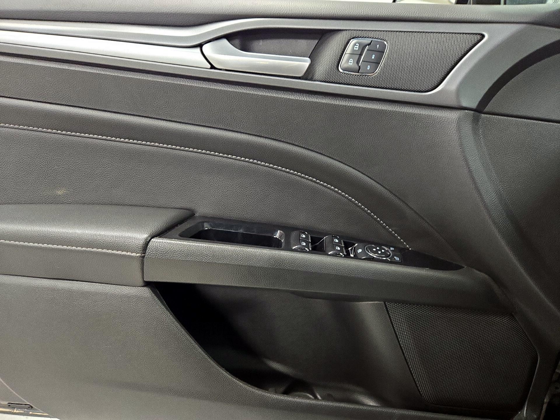 Thumbnail: 2016 Ford Fusion - 12