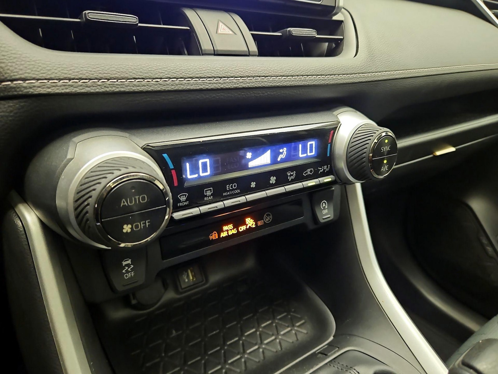 2023 Toyota RAV4 XLE - Photo 17