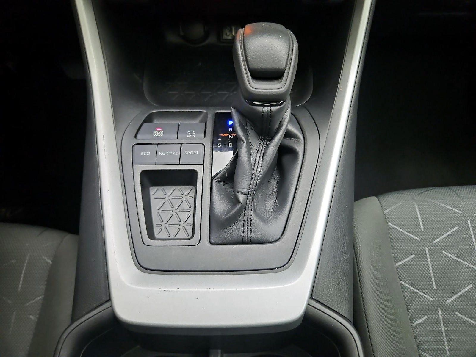 2023 Toyota RAV4 XLE - Photo 18
