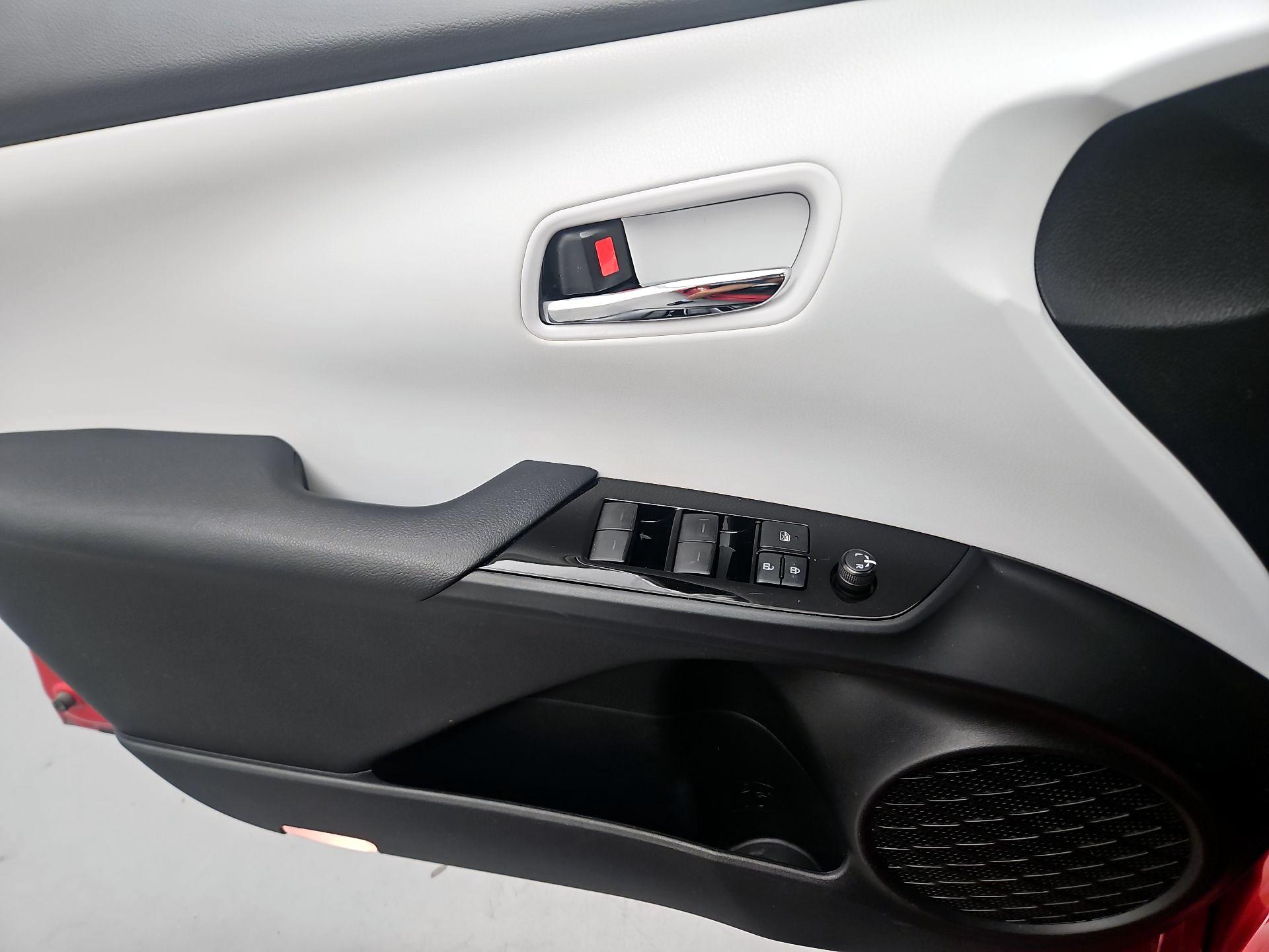 Thumbnail: 2020 Toyota Prius - 10