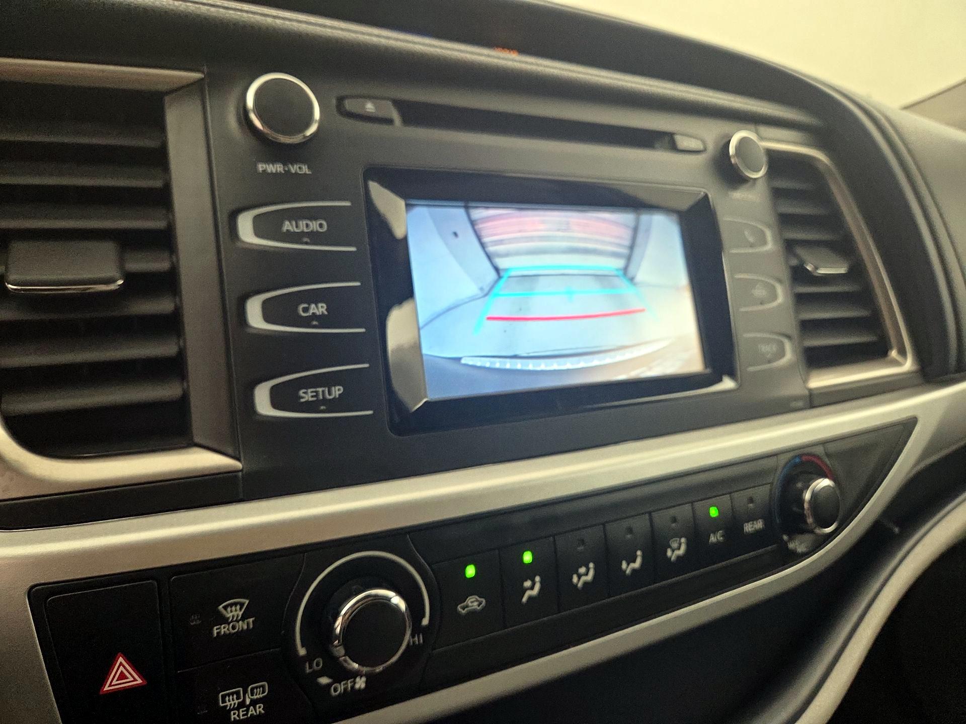 Thumbnail: 2018 Toyota Highlander - 14