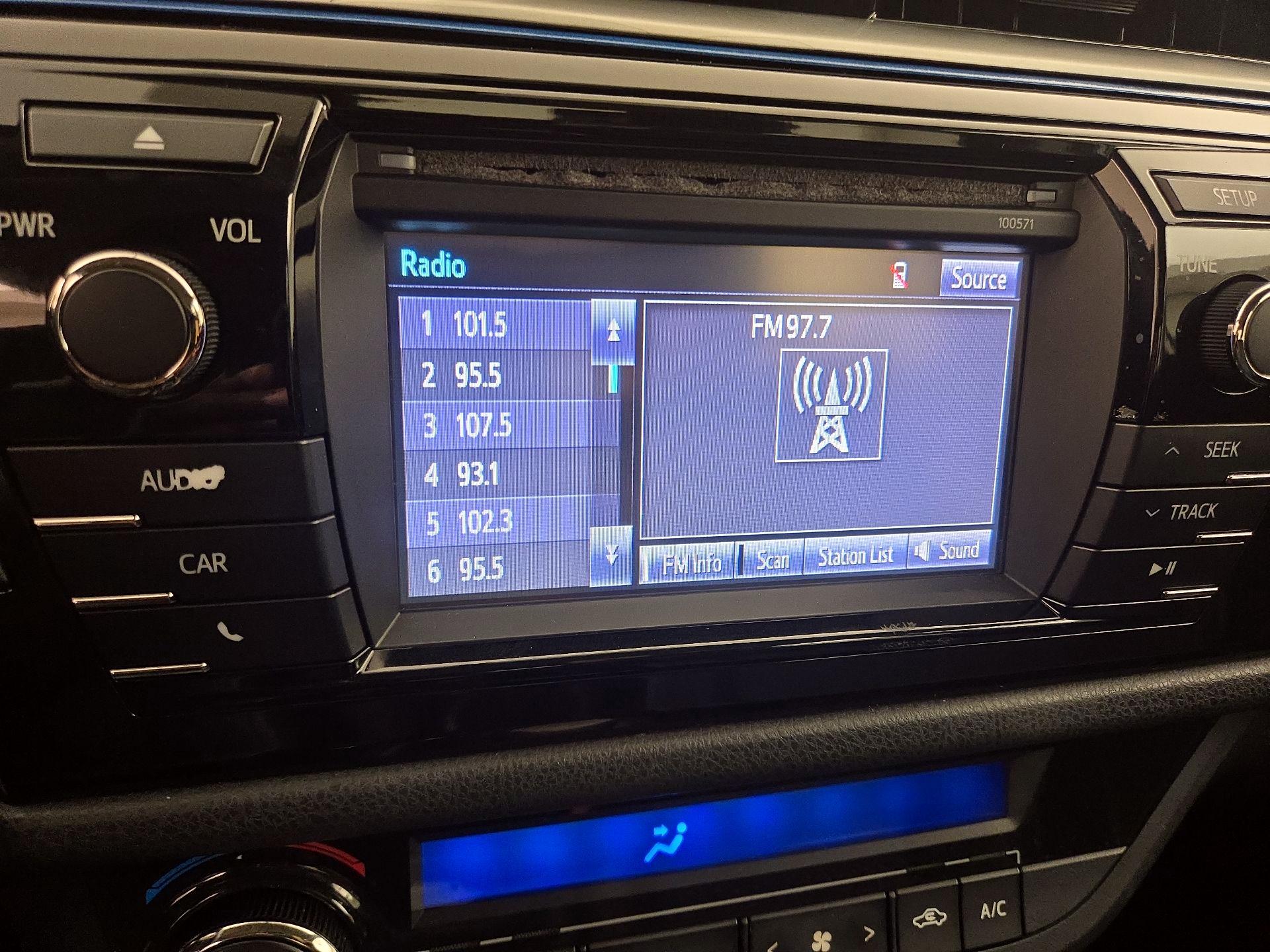 Thumbnail: 2016 Toyota Corolla - 15