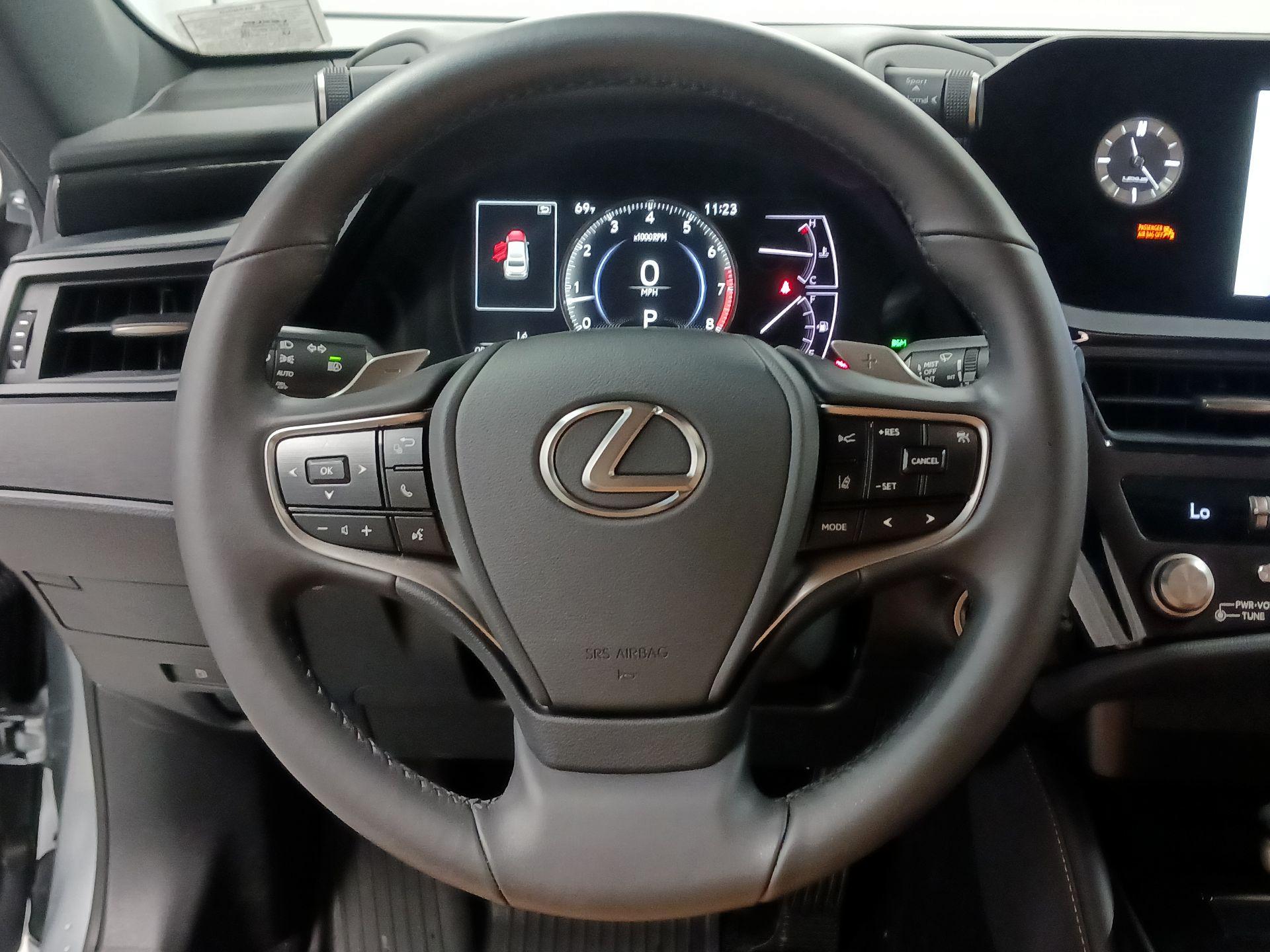 Thumbnail: 2025 Lexus ES - 10