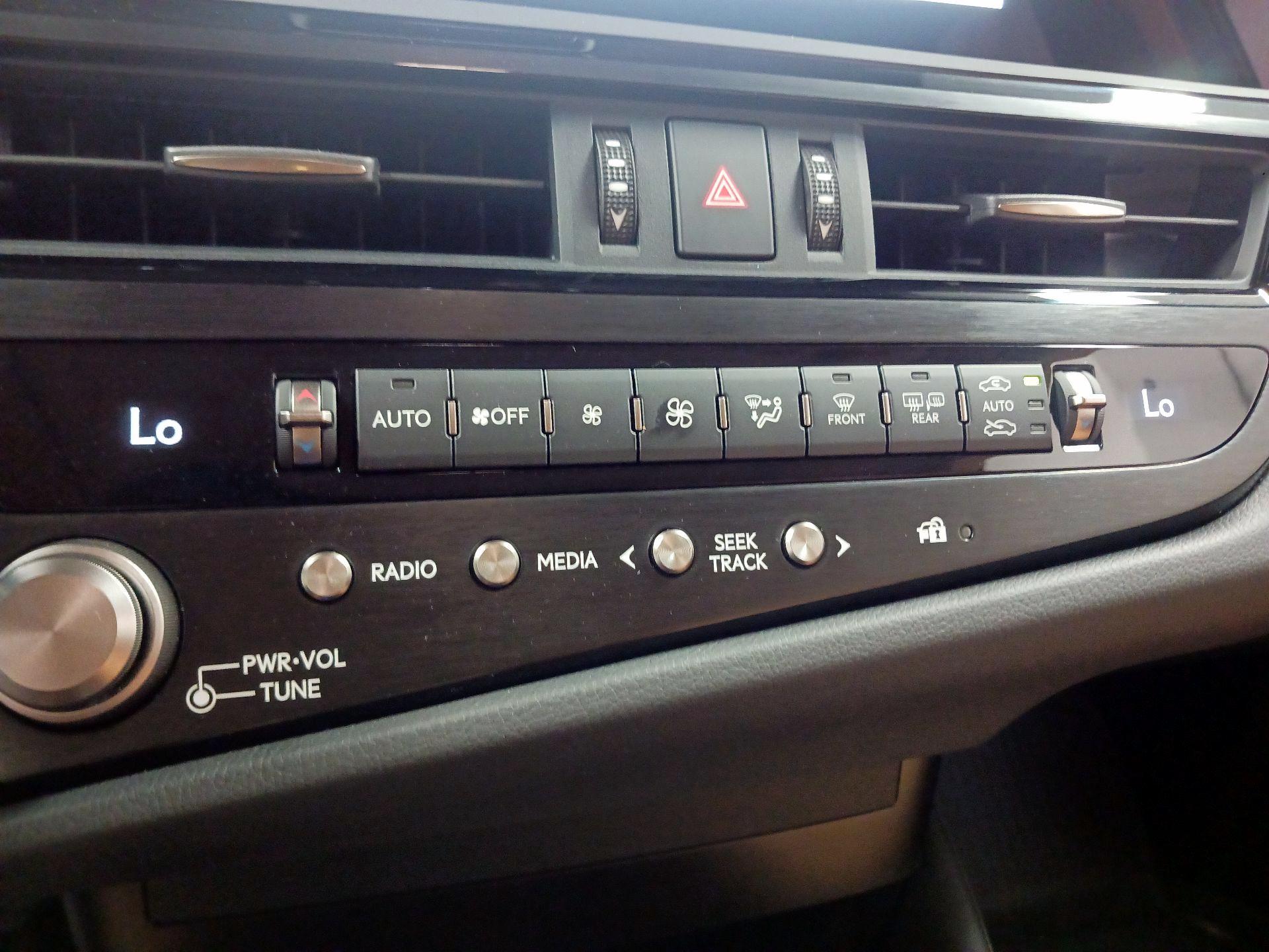 Thumbnail: 2025 Lexus ES - 16