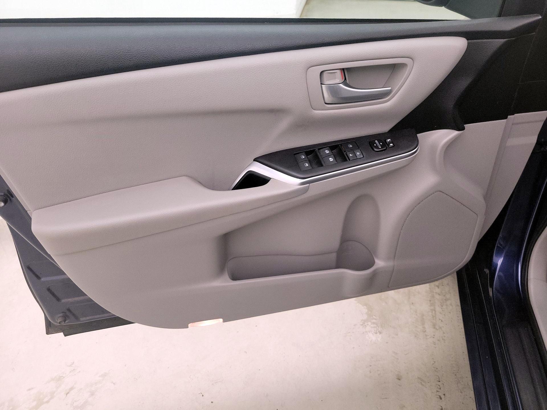 Thumbnail: 2017 Toyota Camry - 12