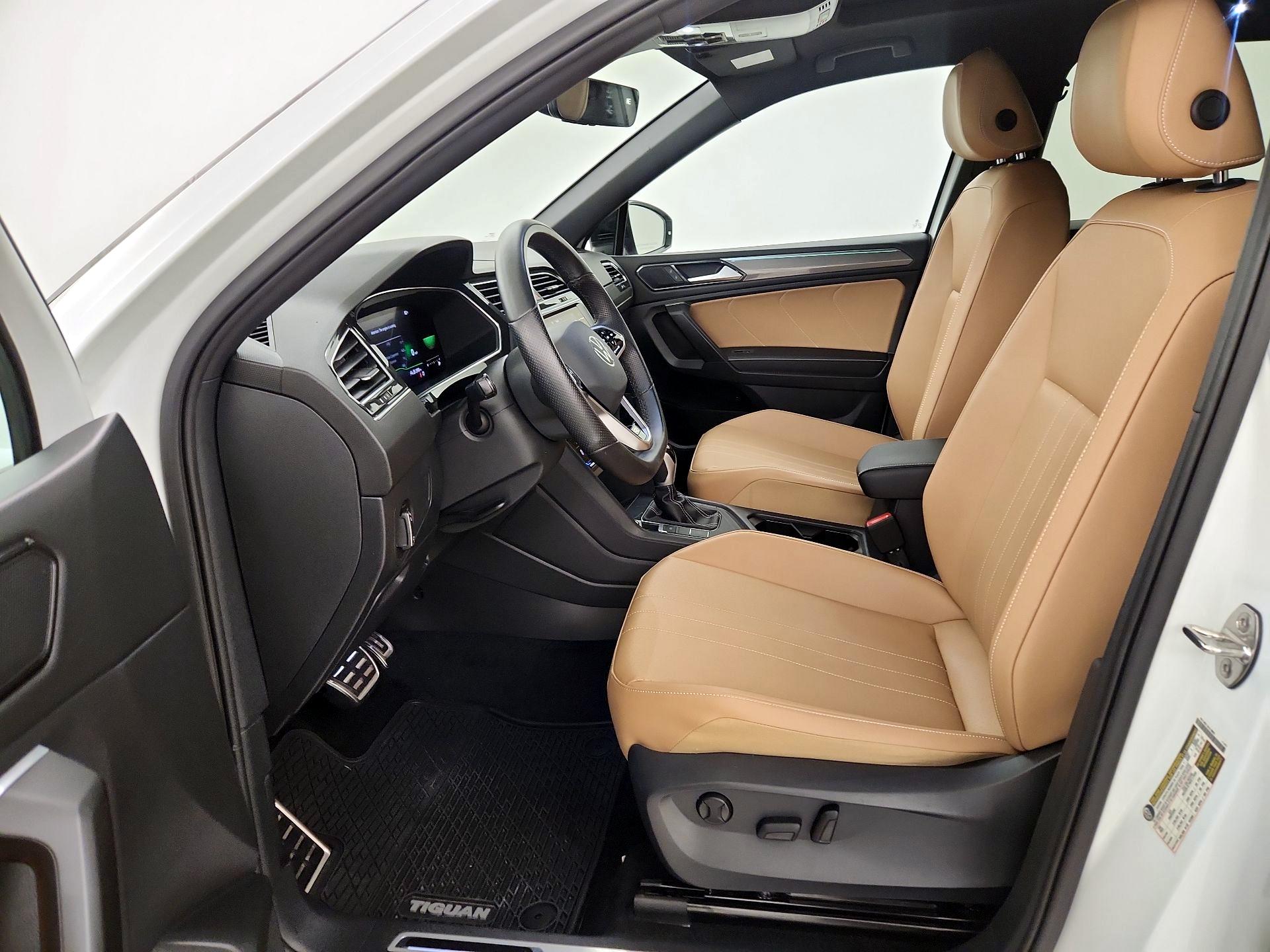 Thumbnail: 2022 Volkswagen Tiguan - 11