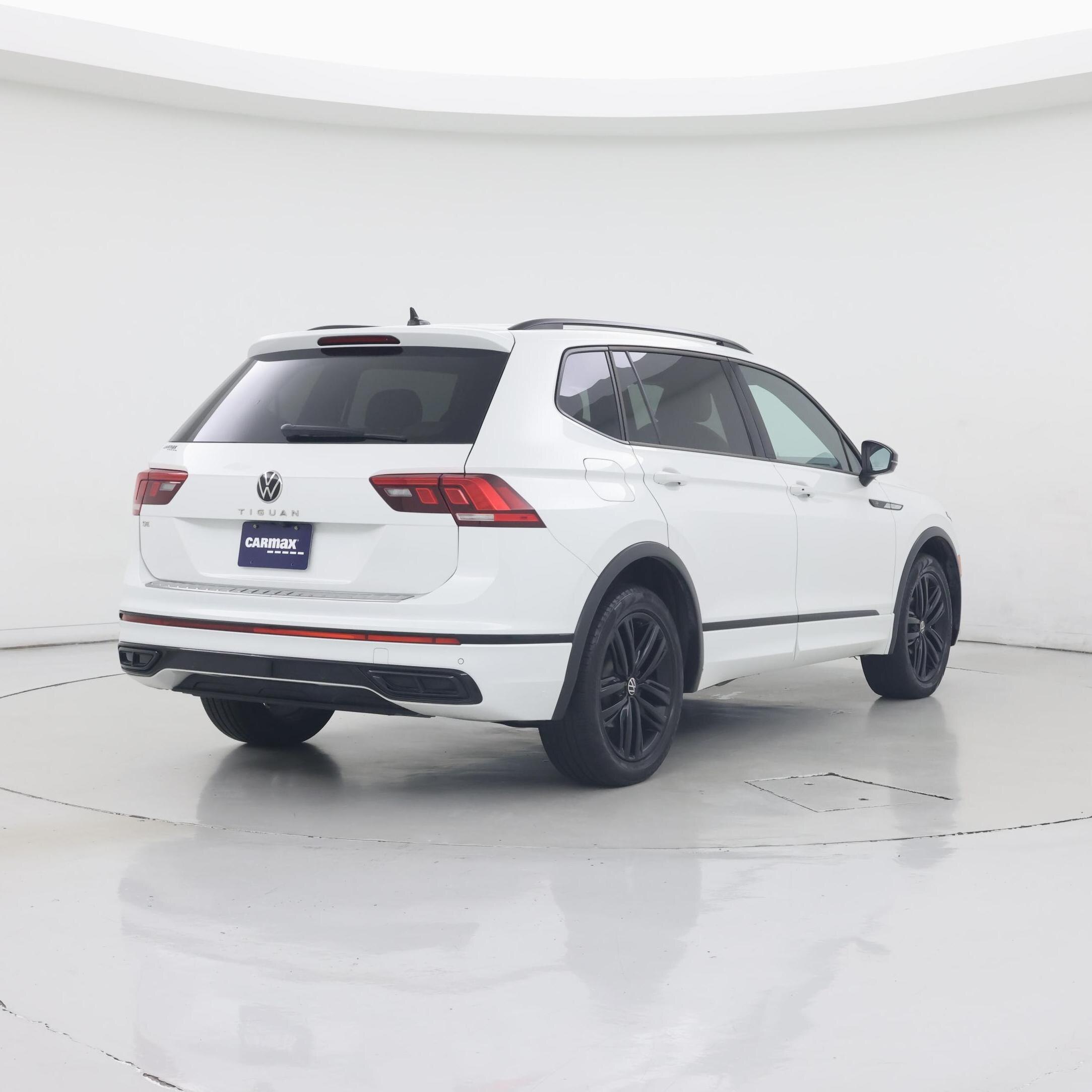 Thumbnail: 2022 Volkswagen Tiguan - 8