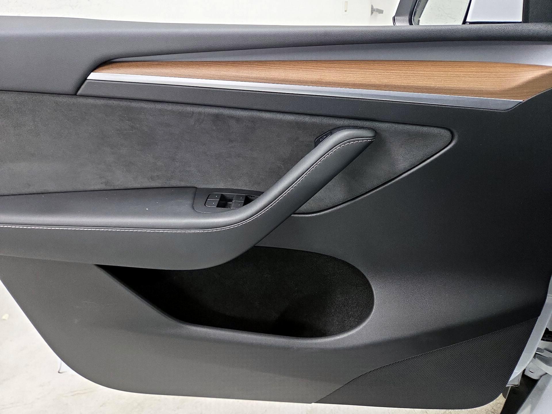 Thumbnail: 2022 Tesla Model Y - 12