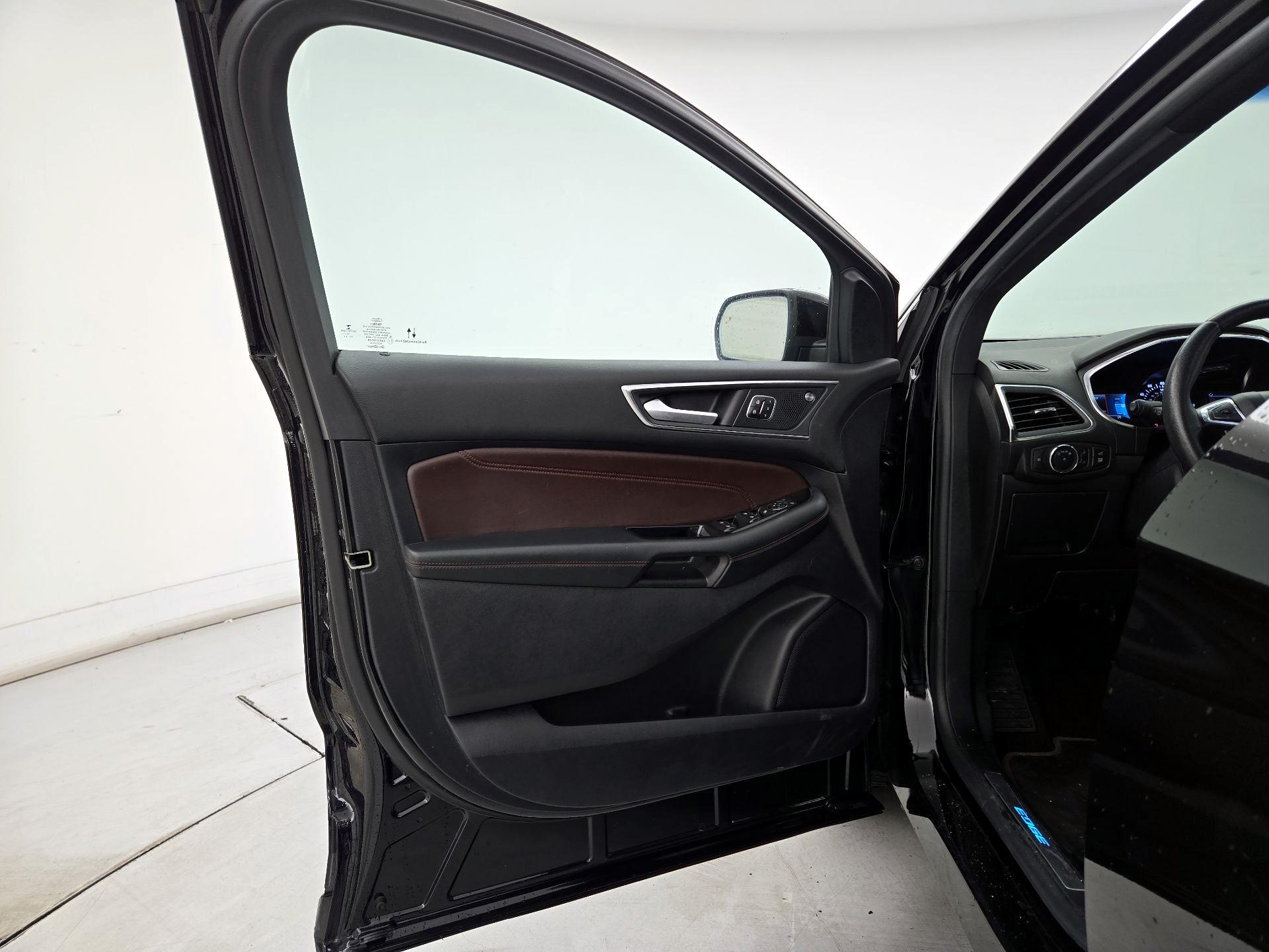 Thumbnail: 2020 Ford Edge - 12