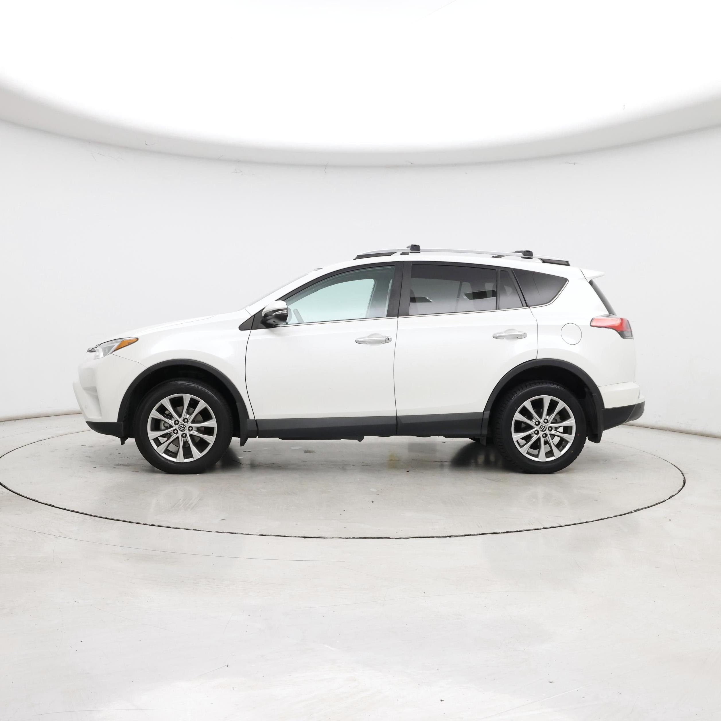 Thumbnail: 2017 Toyota RAV4 - 3