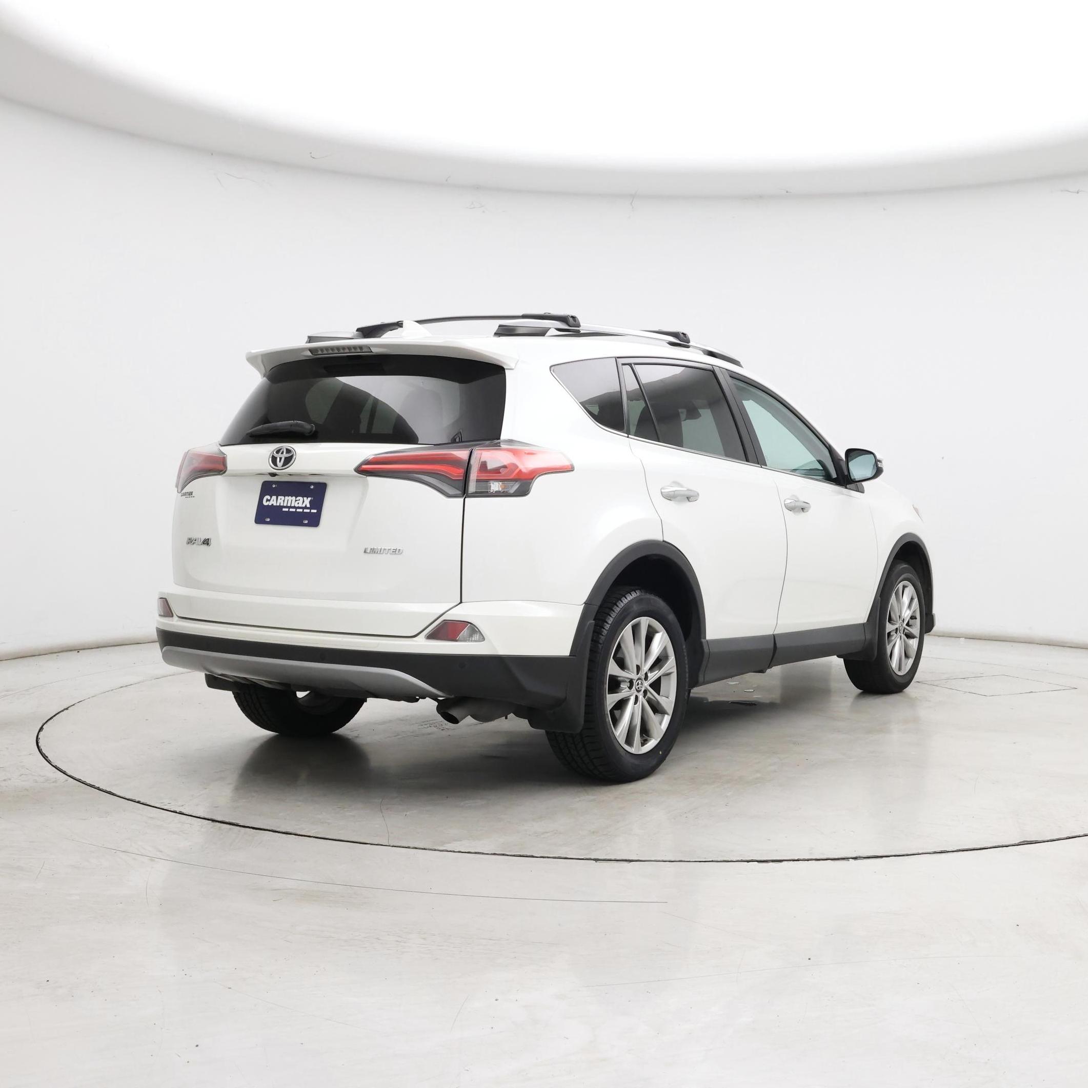 Thumbnail: 2017 Toyota RAV4 - 8