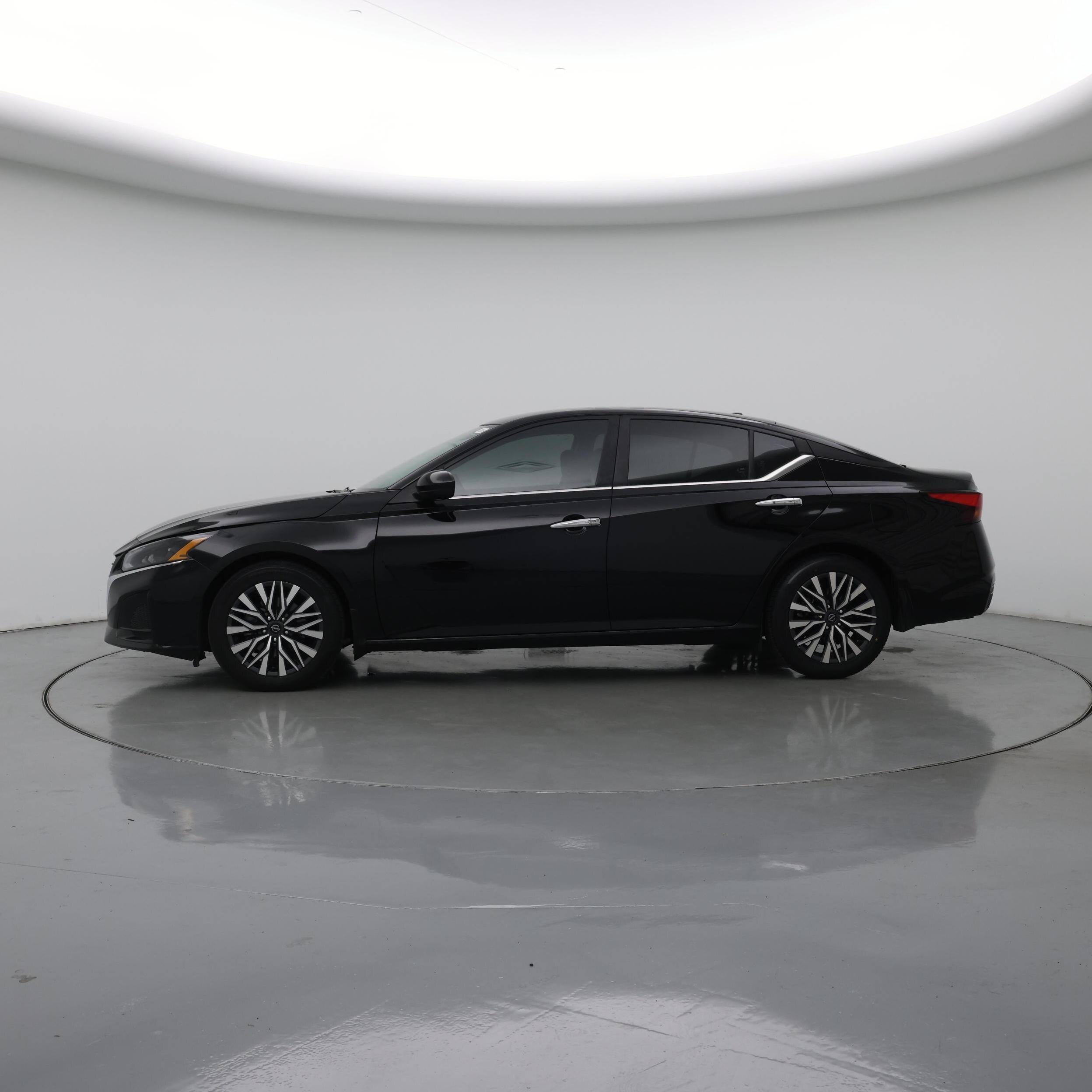 Thumbnail: 2023 Nissan Altima - 3