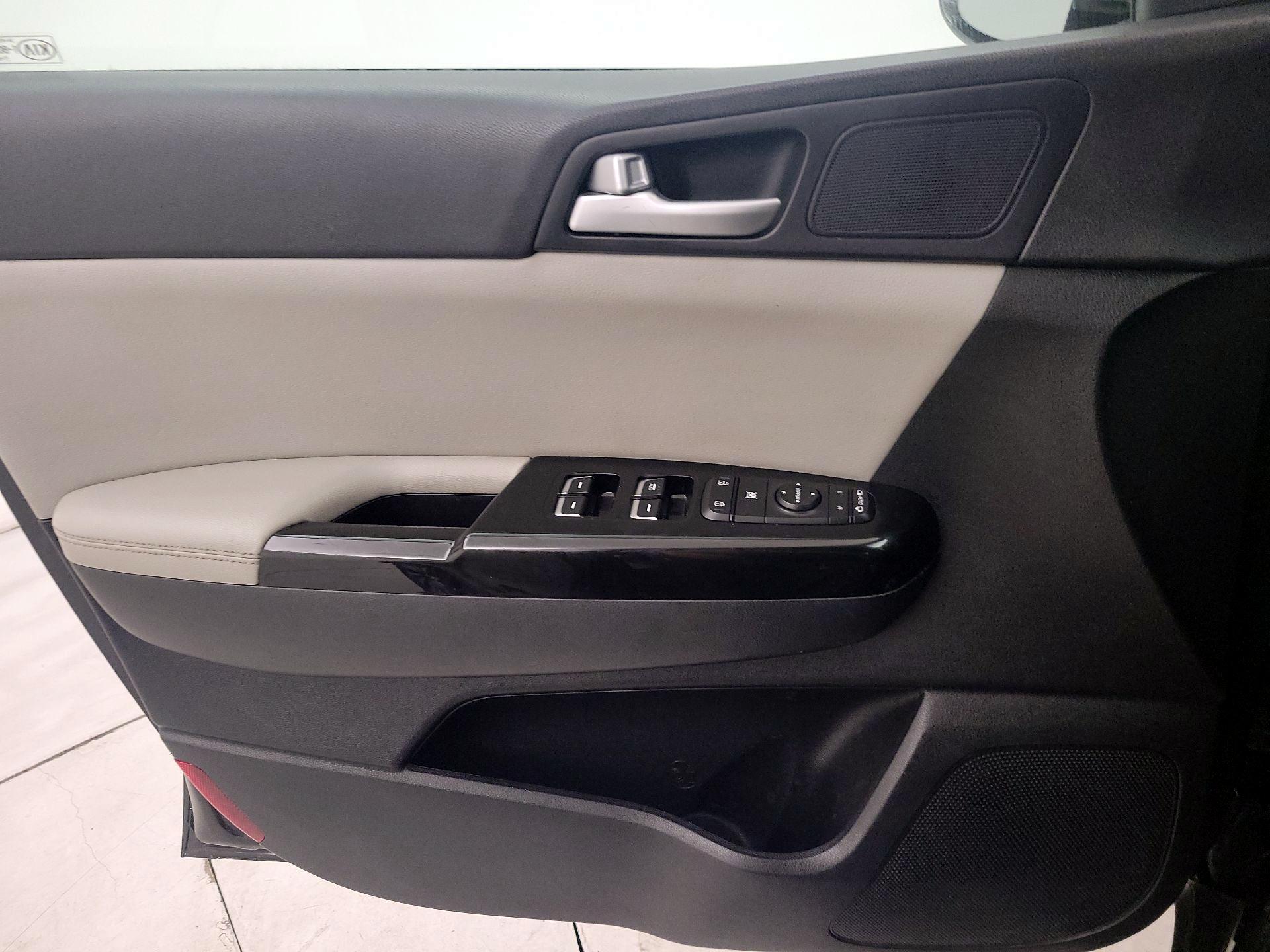 Thumbnail: 2018 Kia Sportage - 12