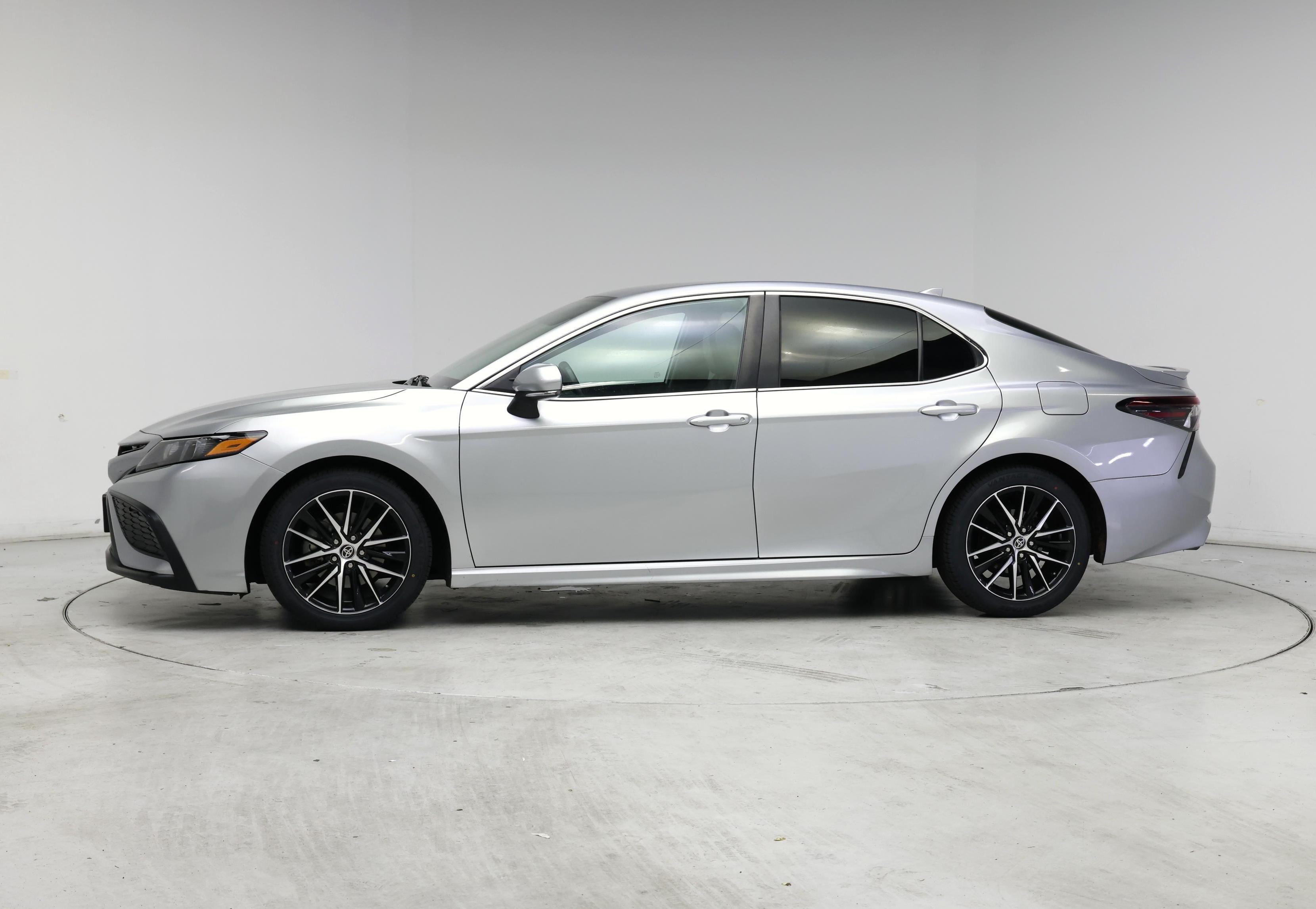 Thumbnail: 2022 Toyota Camry - 3