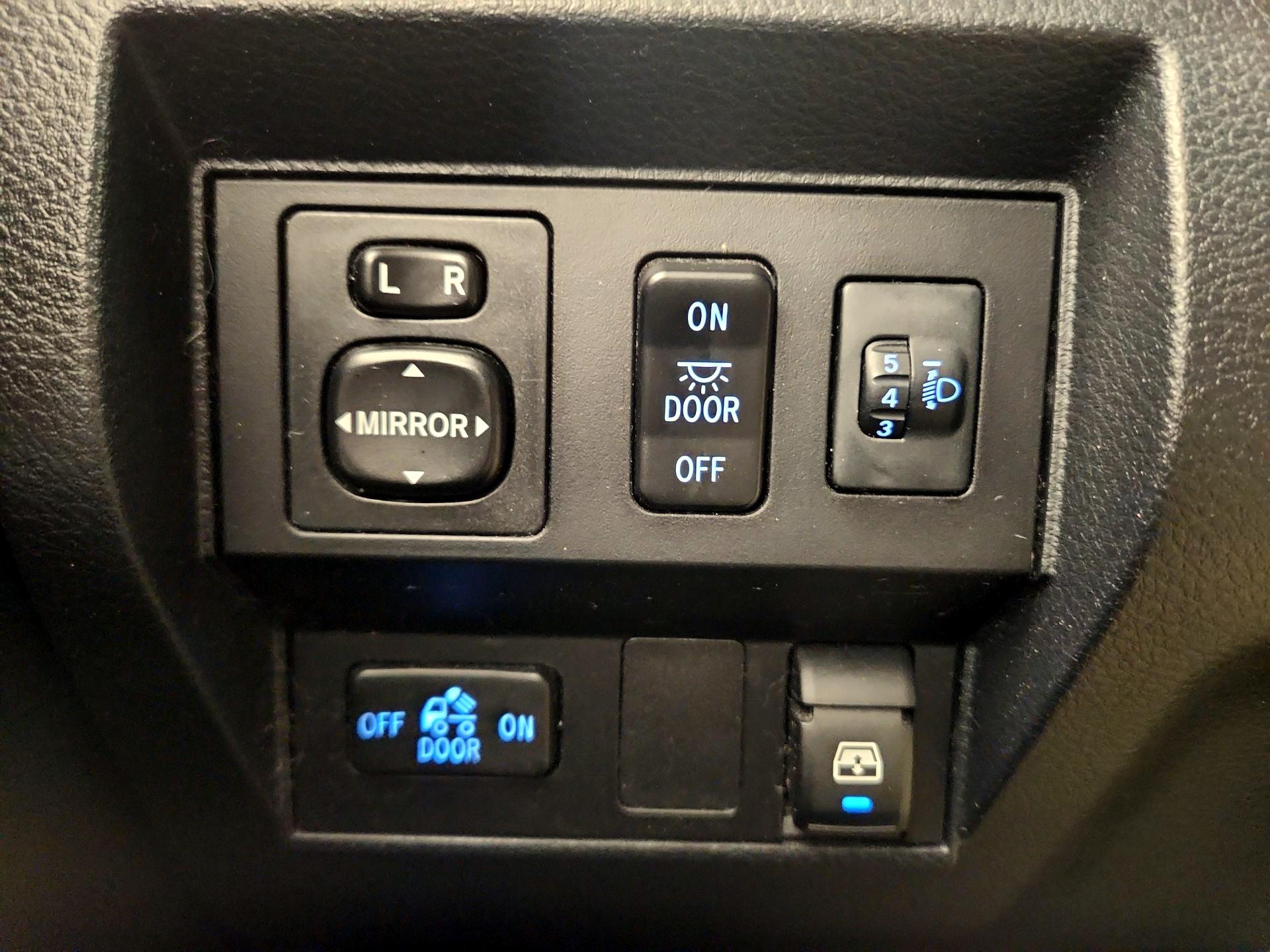 Thumbnail: 2016 Toyota Tundra - 13