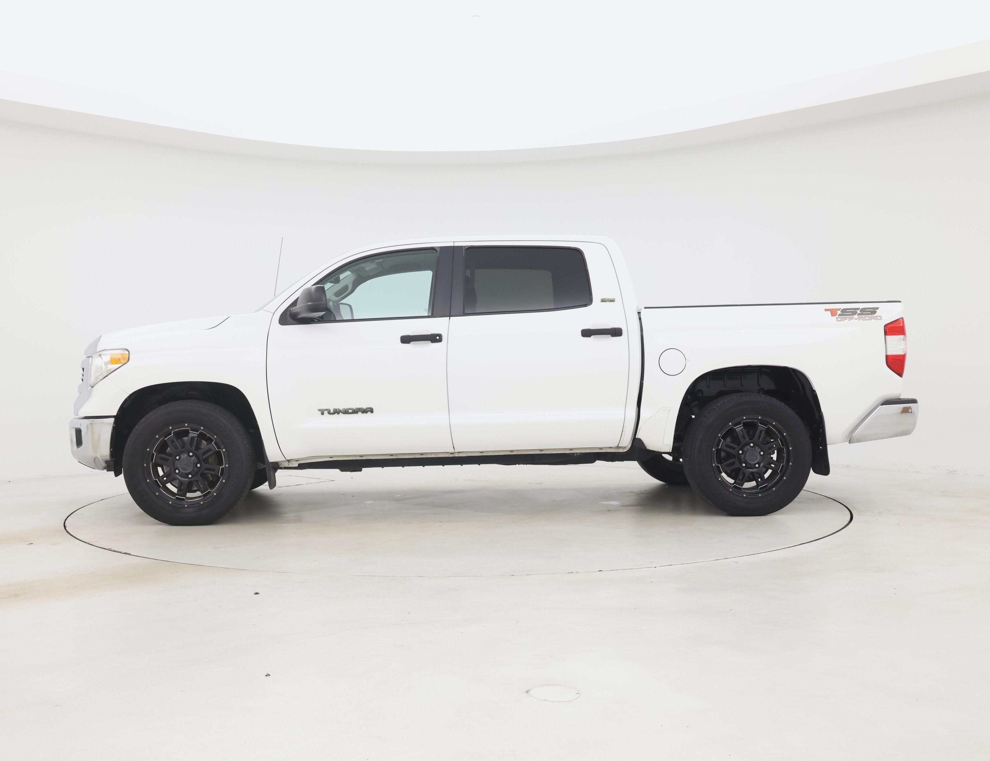 Thumbnail: 2016 Toyota Tundra - 3