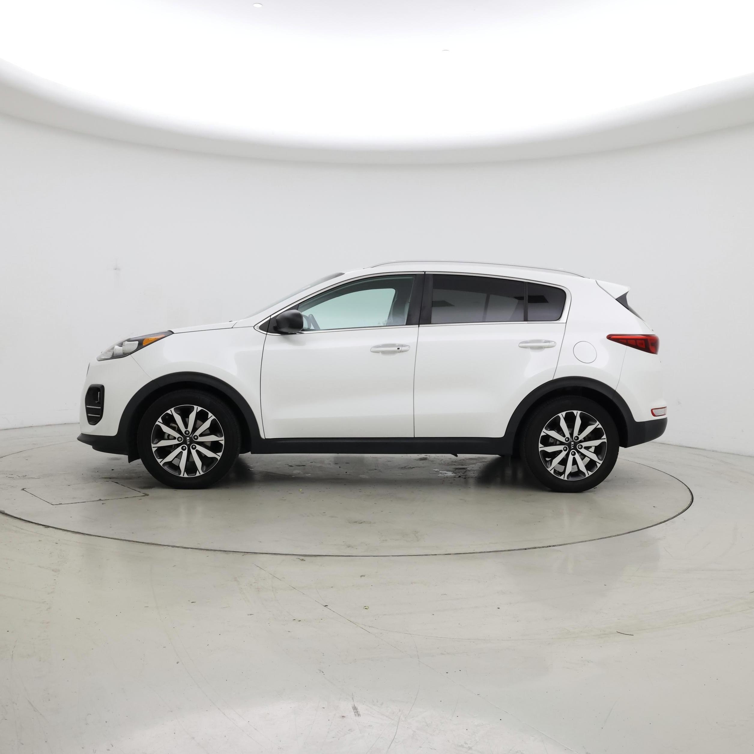 Thumbnail: 2017 Kia Sportage - 3