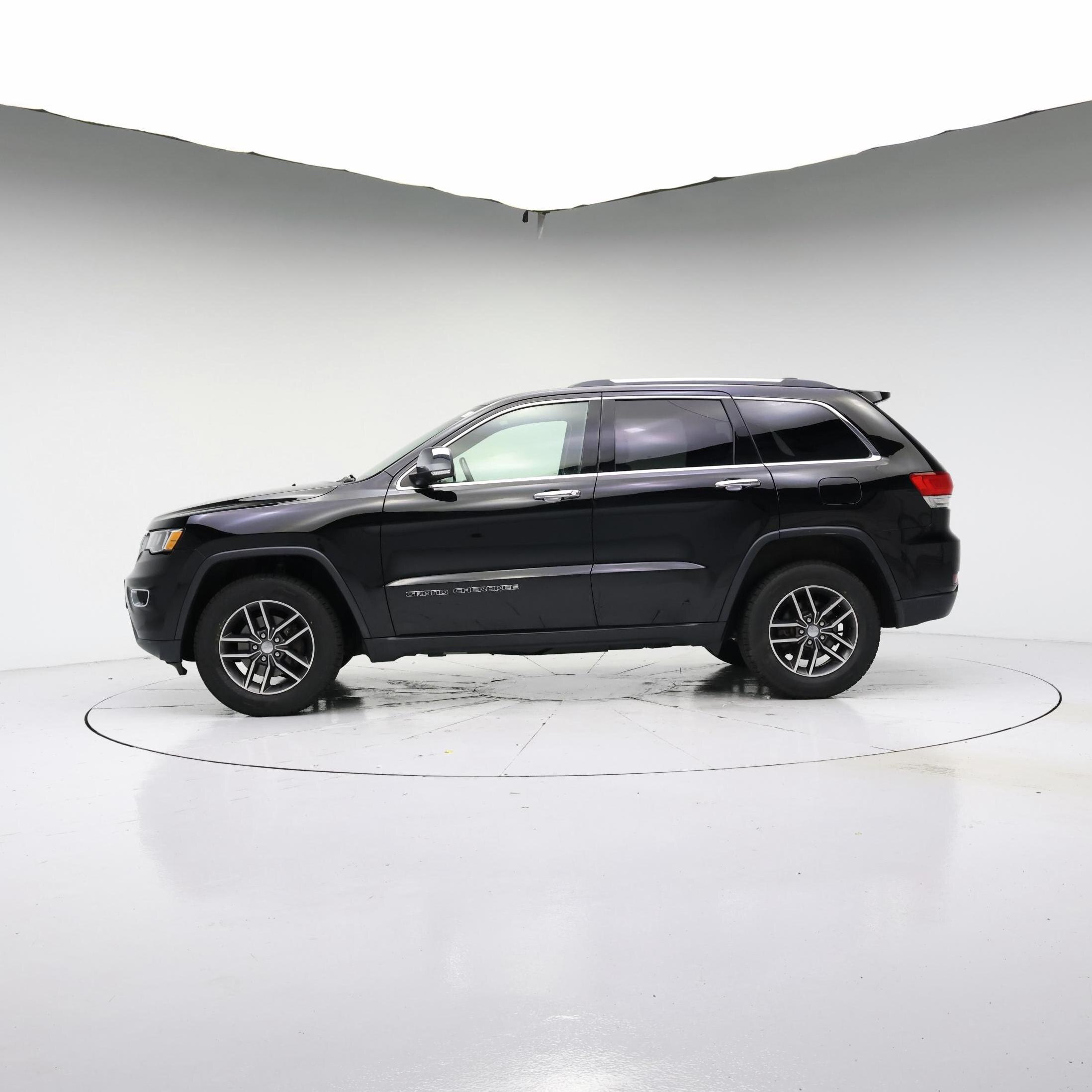 Thumbnail: 2017 Jeep Grand Cherokee - 3