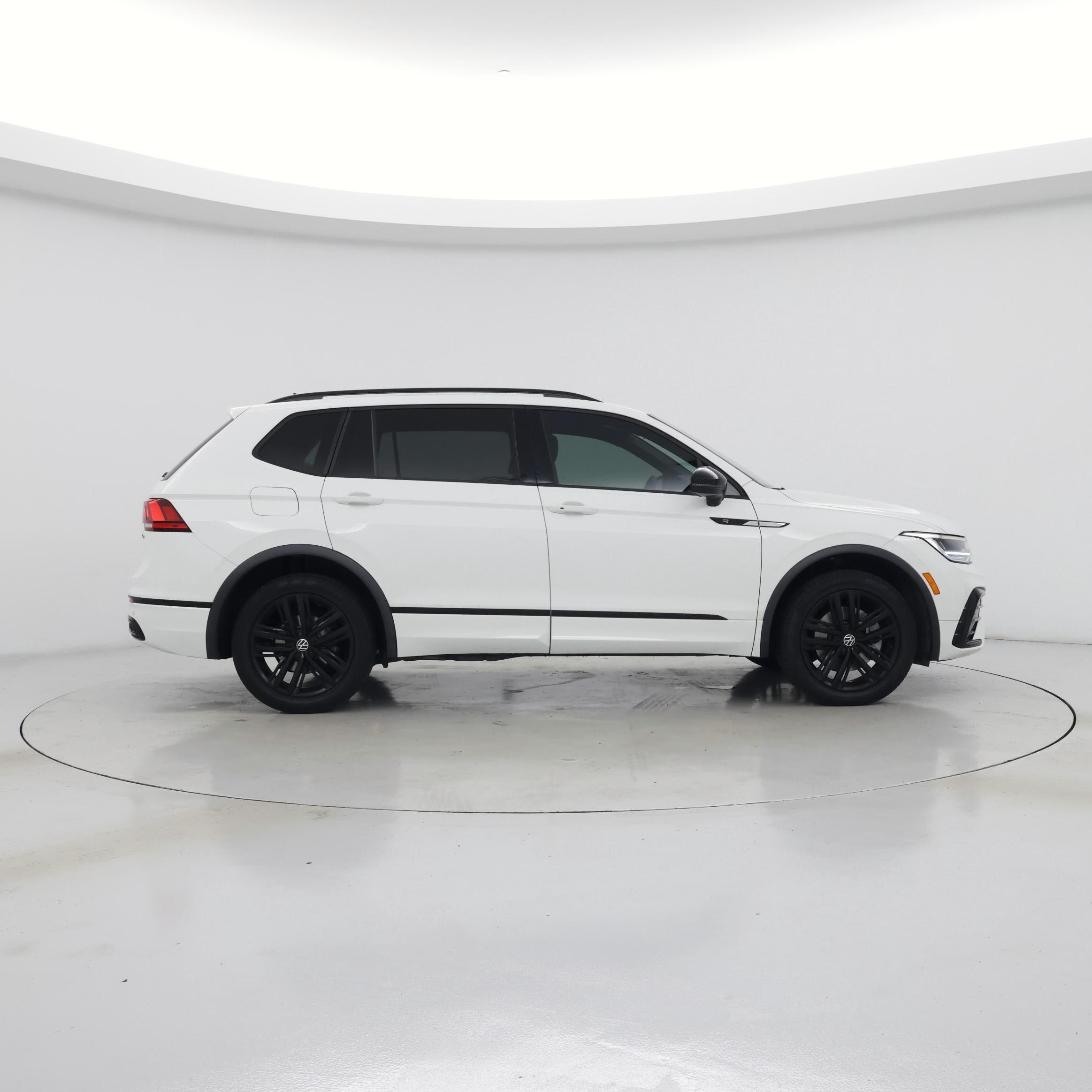 Thumbnail: 2022 Volkswagen Tiguan - 7