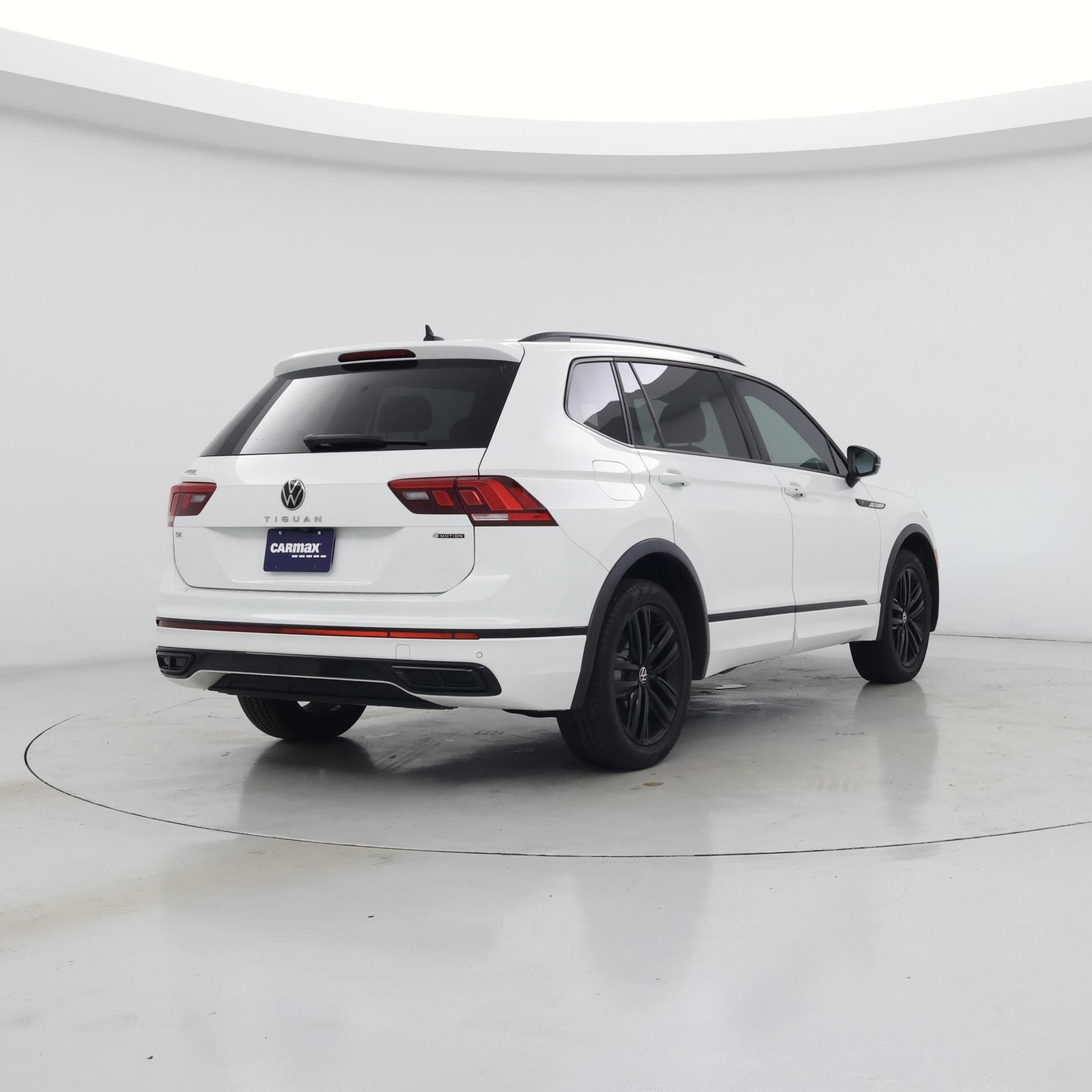 Thumbnail: 2022 Volkswagen Tiguan - 8
