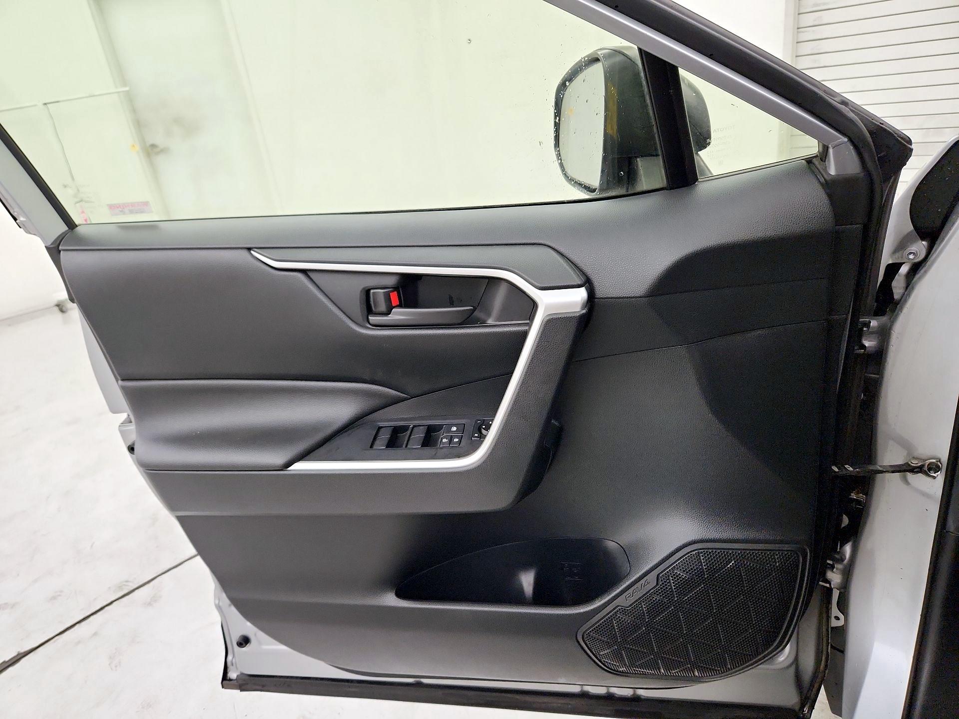 Thumbnail: 2019 Toyota RAV4 - 12